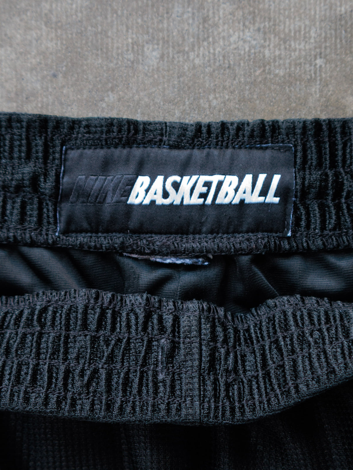 Vintage Black Nike Basketball Shorts (-)
