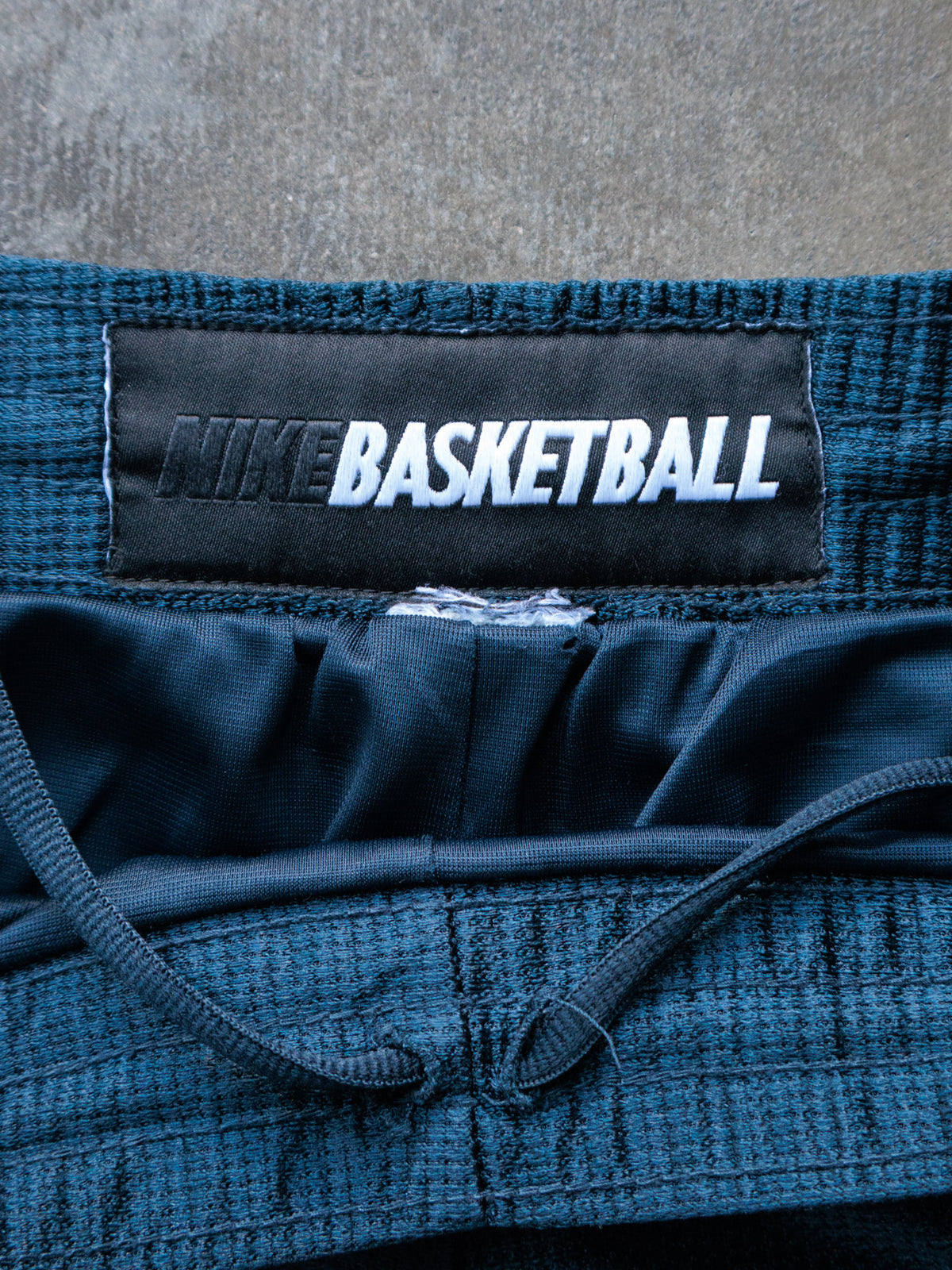 Vintage 90s Green Nike Basketball Shorts (-)