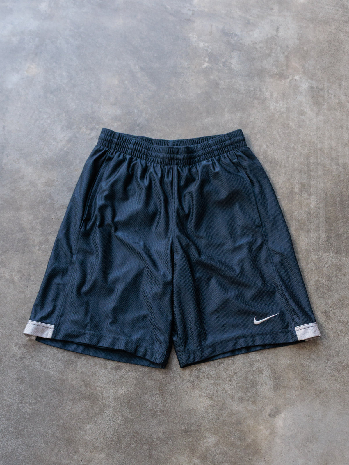 Vintage 00s Navy Nike Shorts (S)
