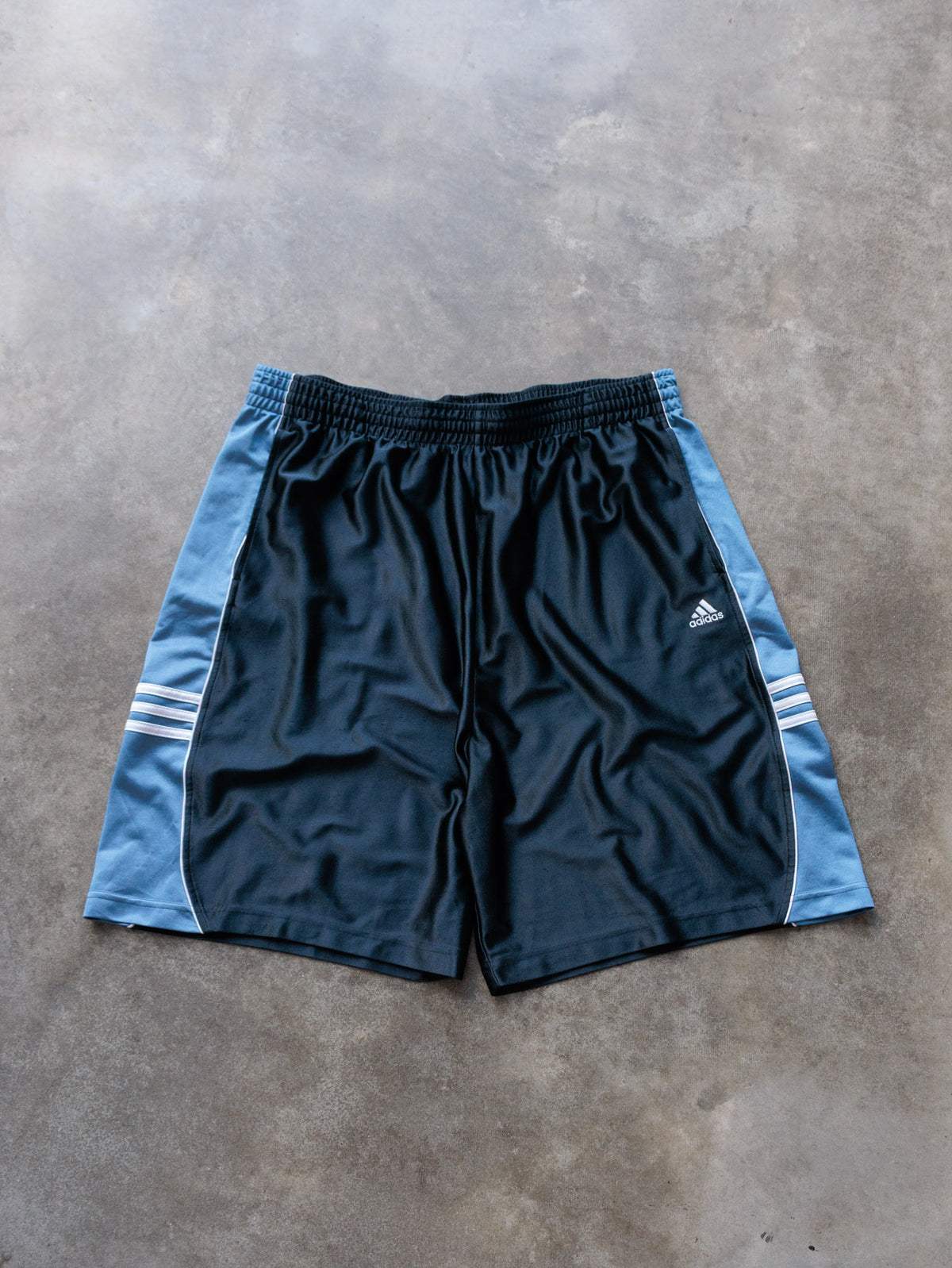 Vintage 00s Black Adidas Shorts (XL)