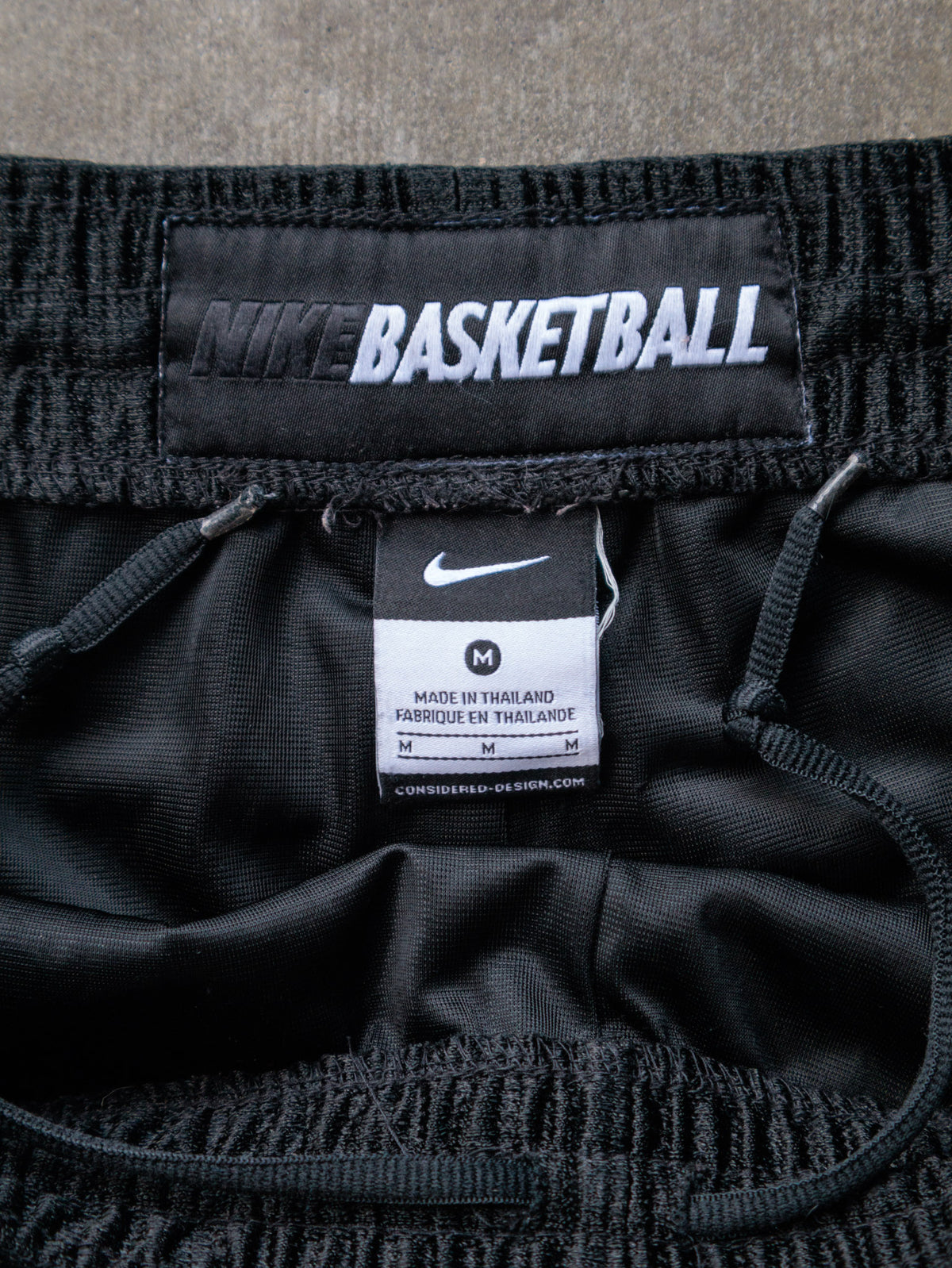 Vintage 00s Black Nike Basketball Shorts (M)