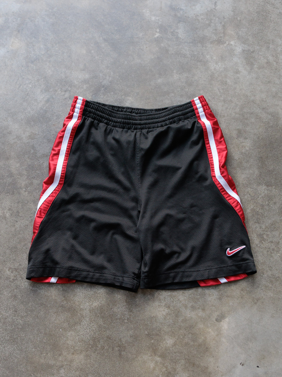 Vintage 00s Black Nike Mesh Shorts (M)