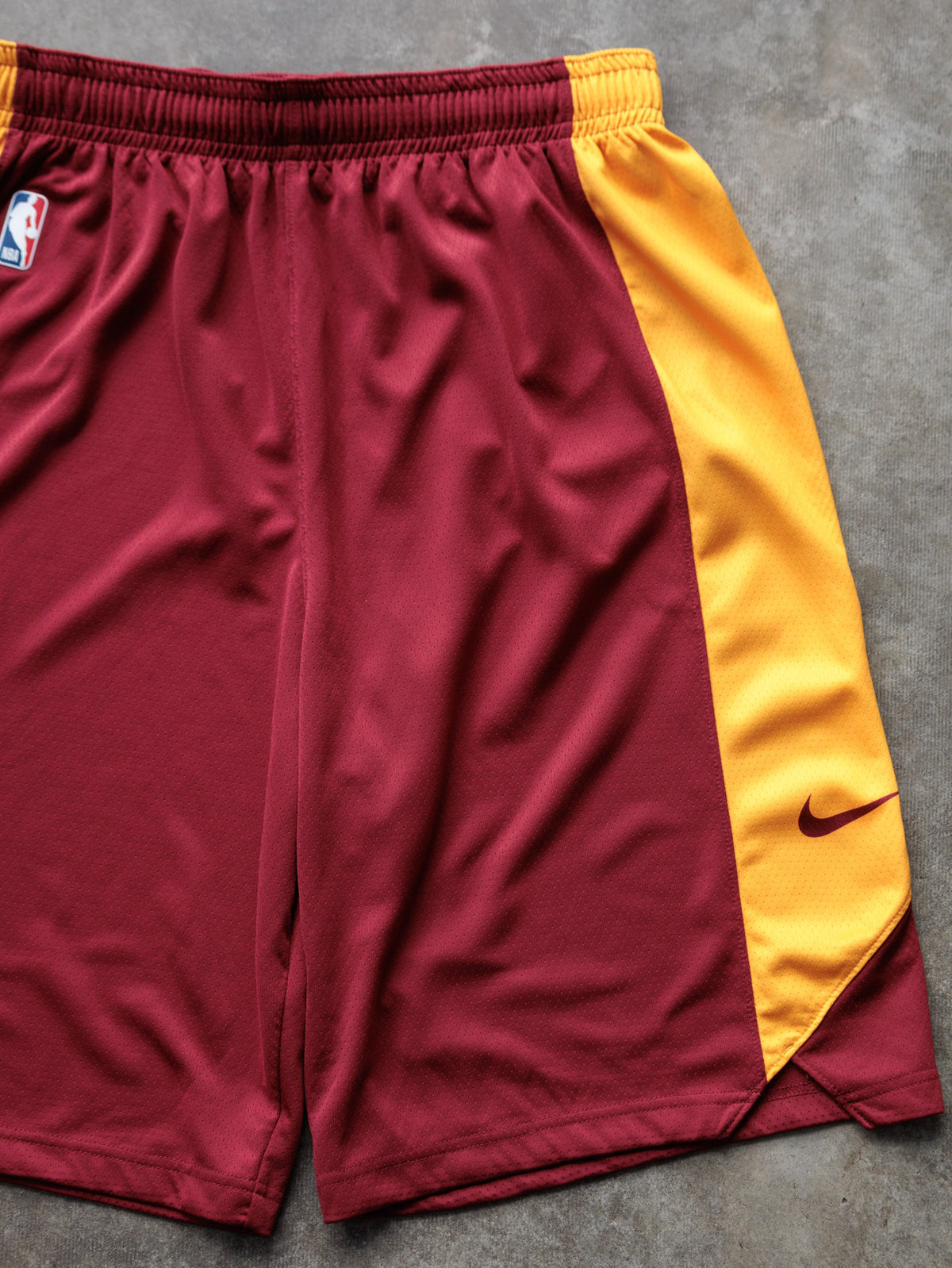 Vintage Red Nike Cleveland Cavaliers Basketball Shorts (L)