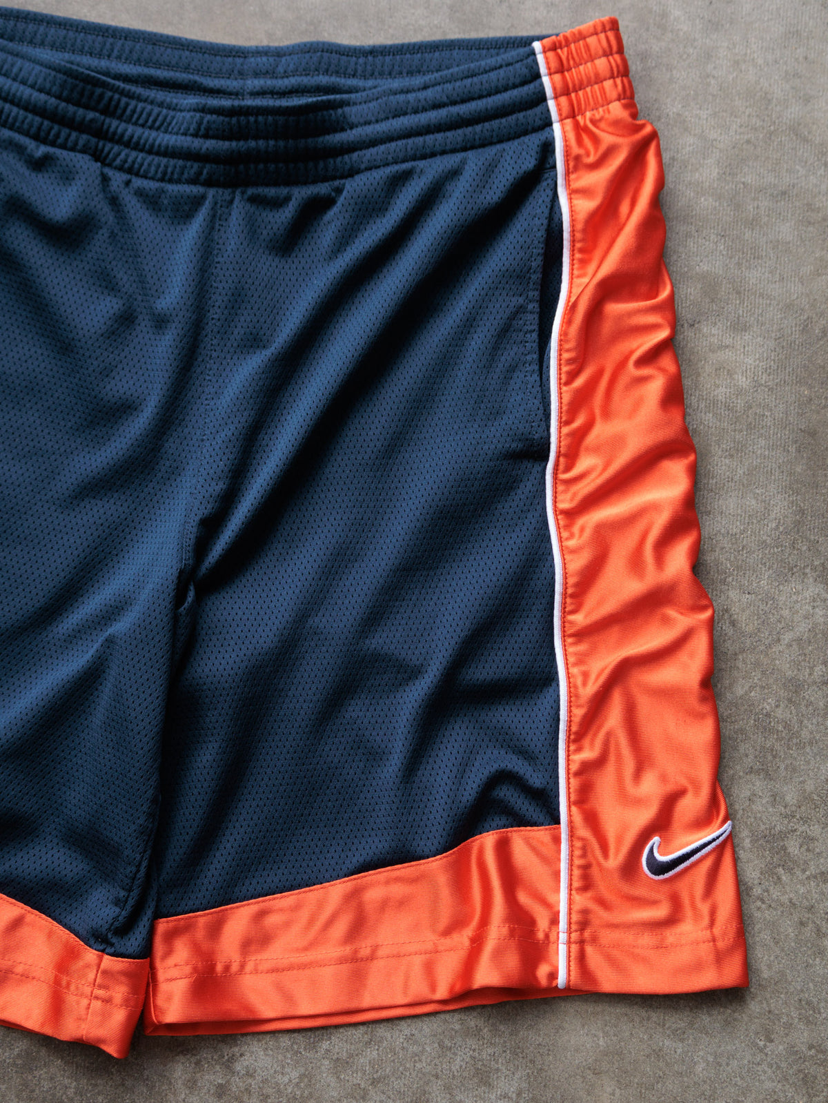 Vintage 00s Navy Nike Mesh Shorts (M)