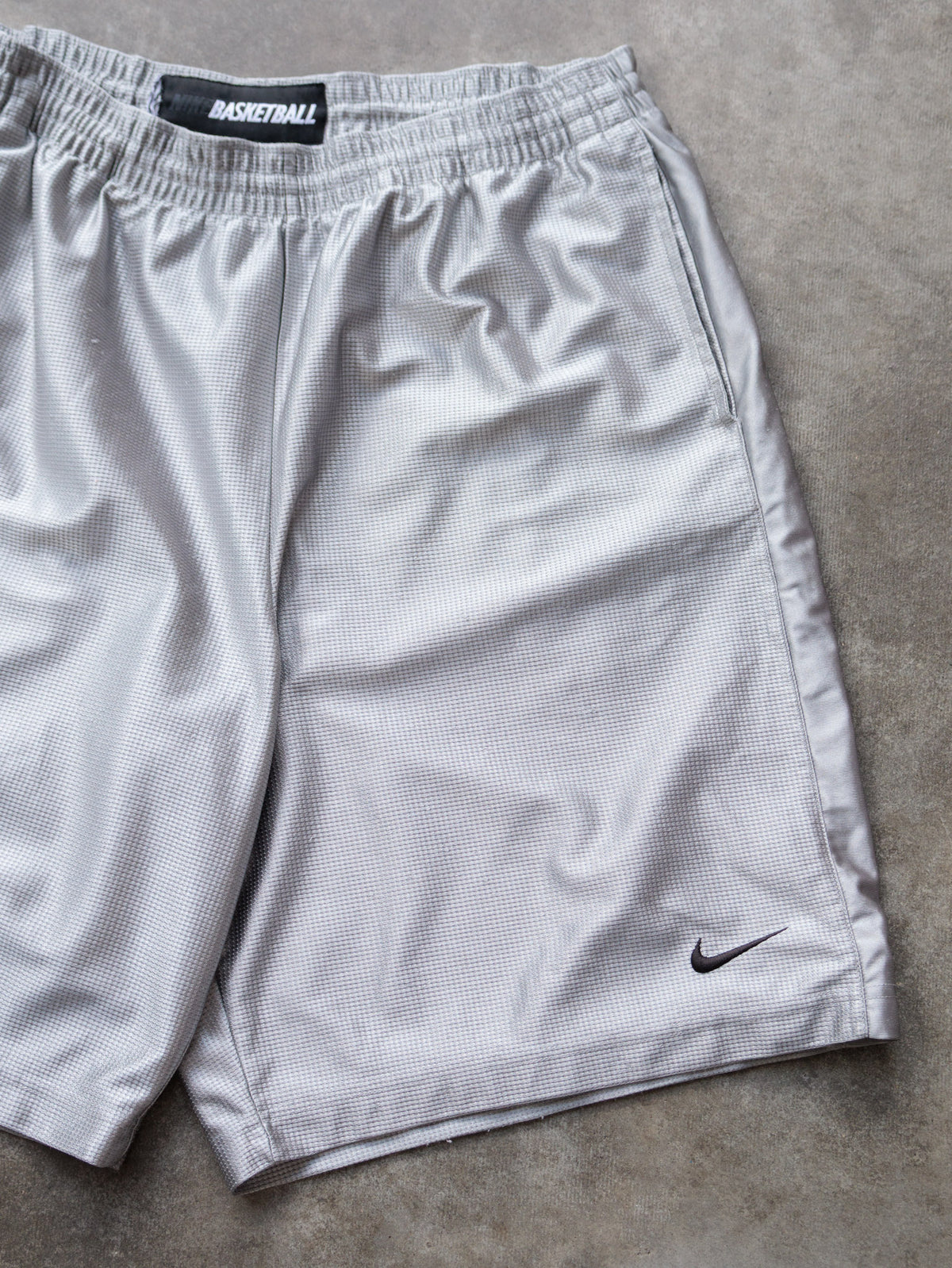 Vintage 00s Grey Nike Basketball Shorts (XL)