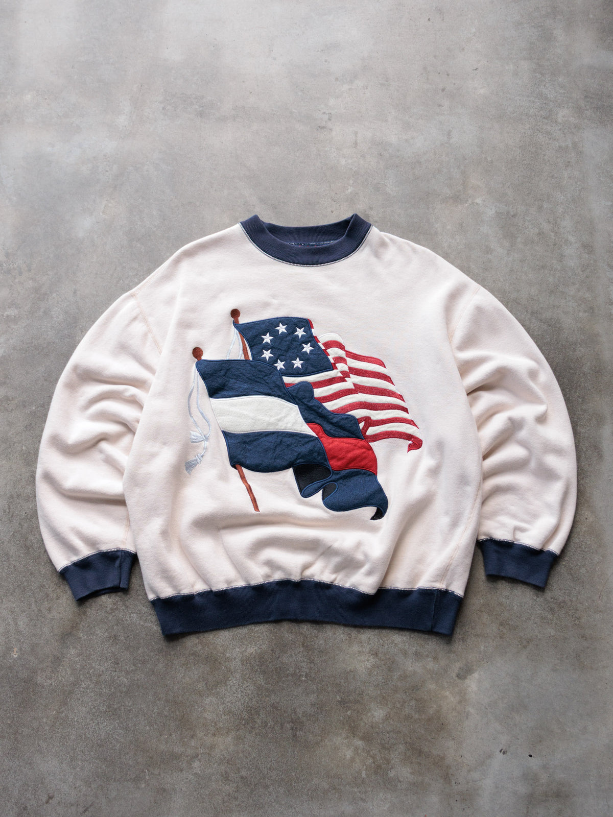 Vintage 90s White Tommy Hilfiger Flag Sweatshirt (M)