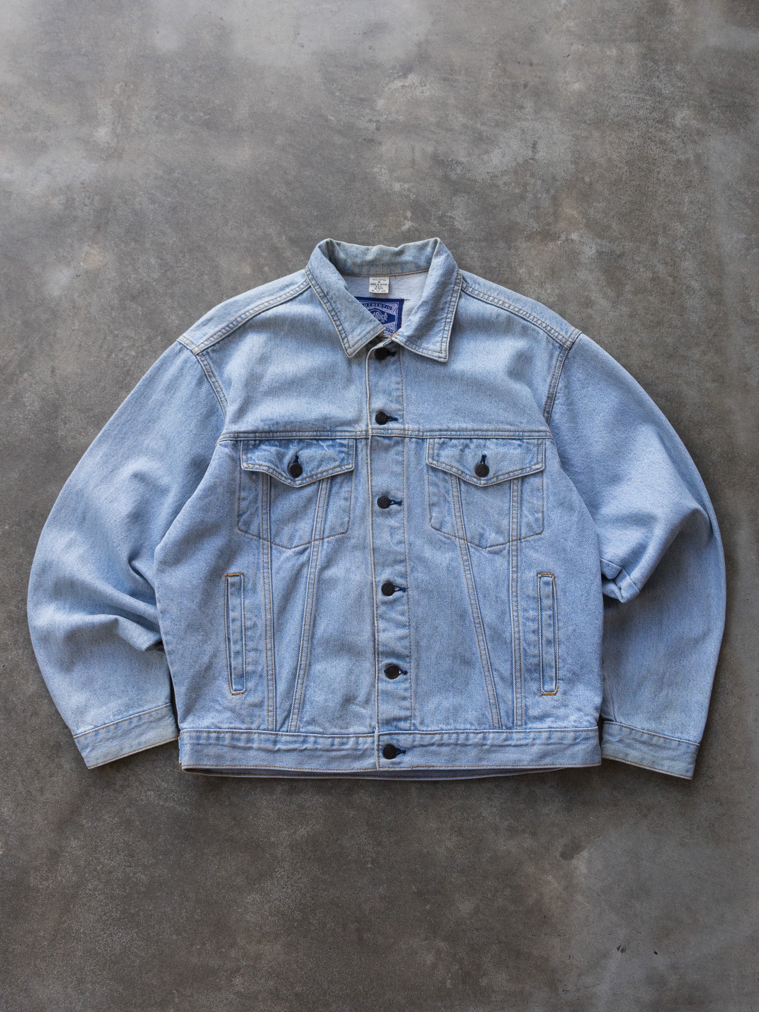 Vintage 90s Light Wash Hard Rock Cafe Niagara Falls Denim Jacket (M)