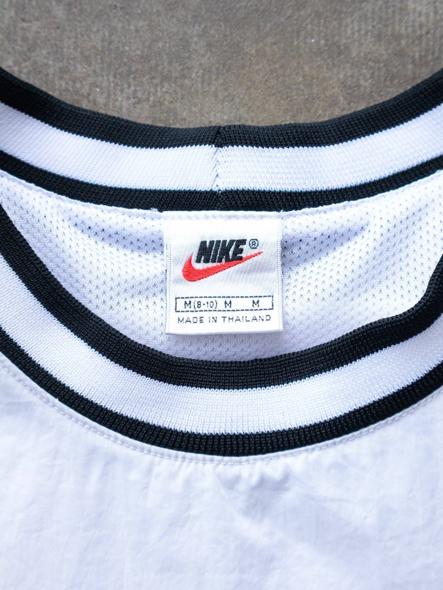 Vintage 90s White Nike Windbreaker Pullover (Women's M)