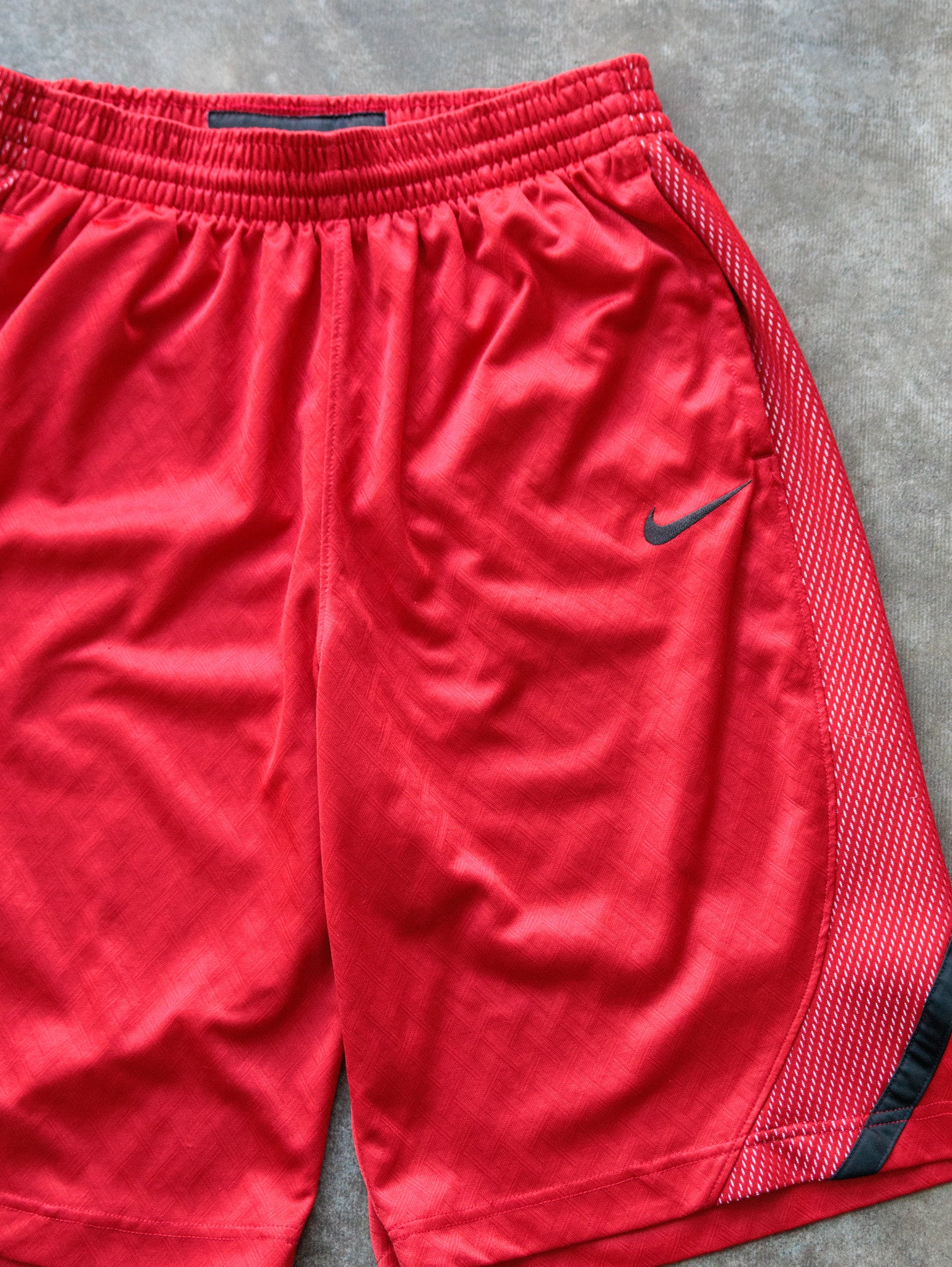 Vintage 00s Red Nike Shorts (M)