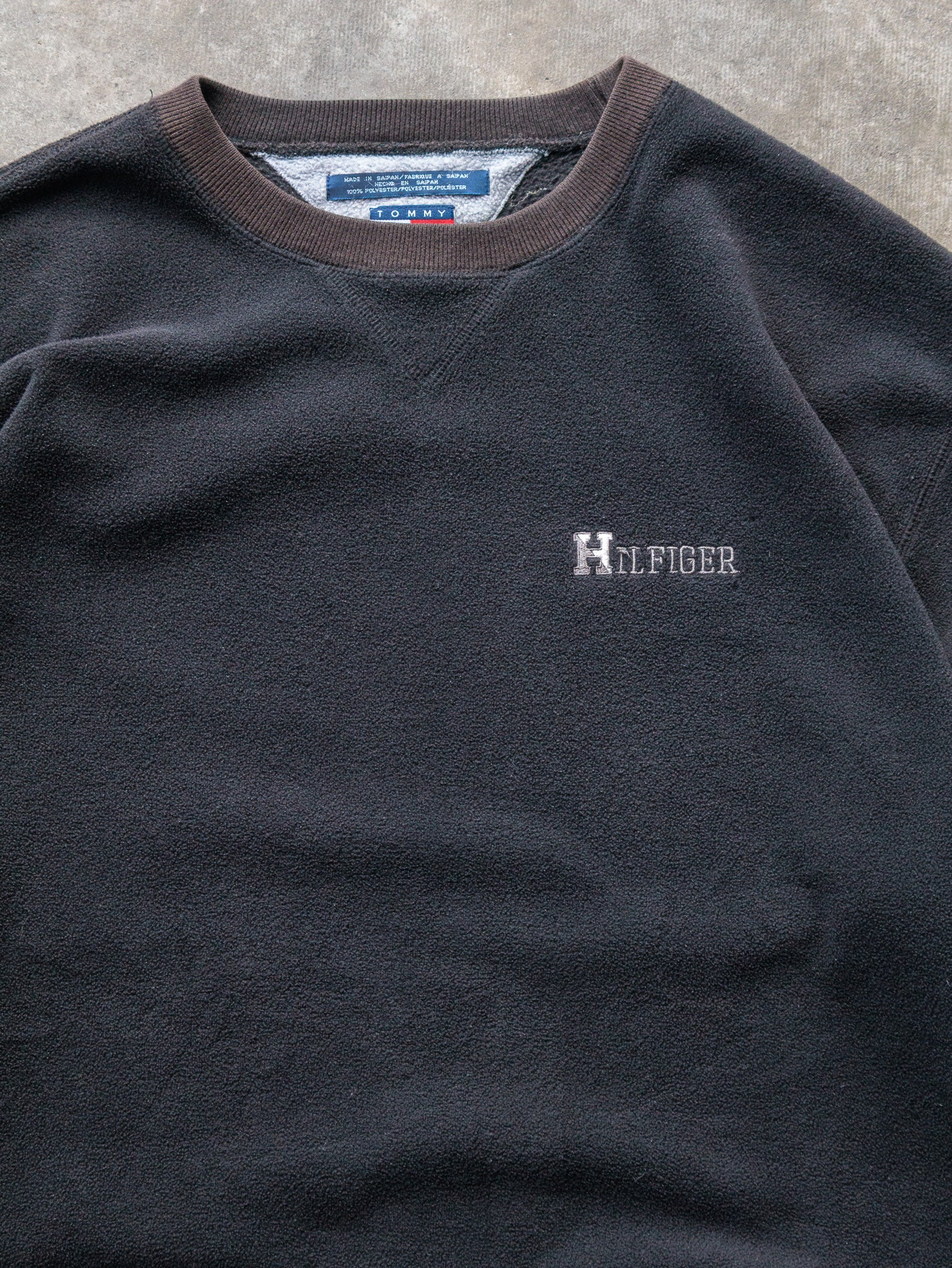 Vintage 00s Black Tommy Hilfiger Fleece Sweatshirt (L)
