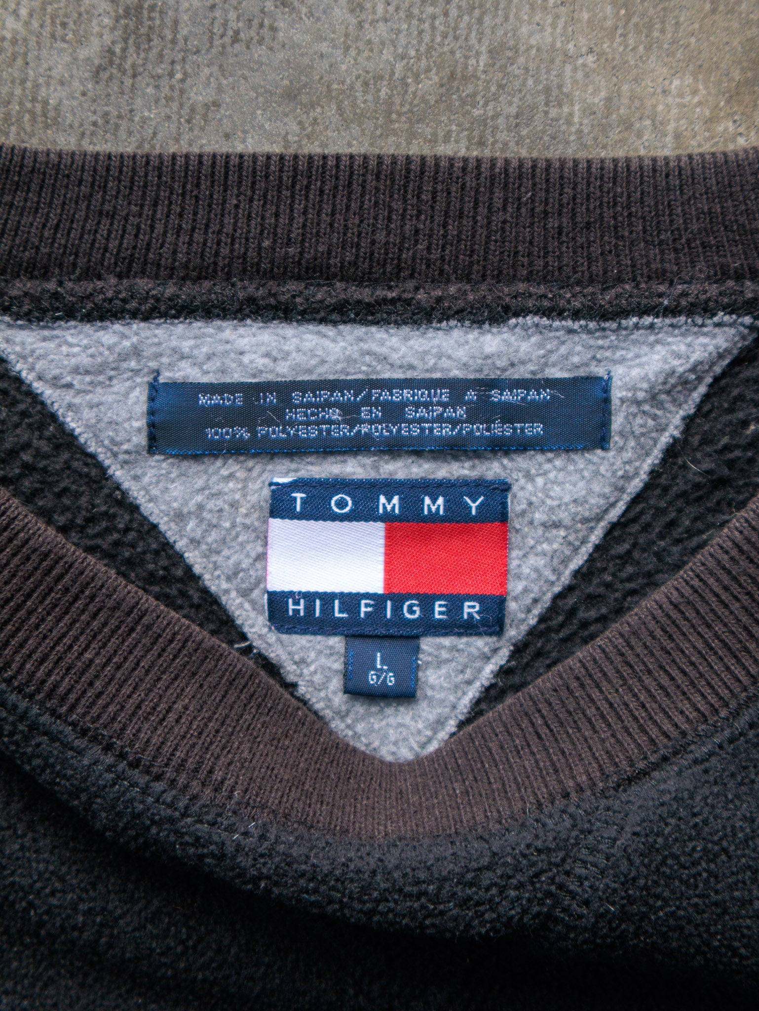 Vintage 00s Black Tommy Hilfiger Fleece Sweatshirt (L)