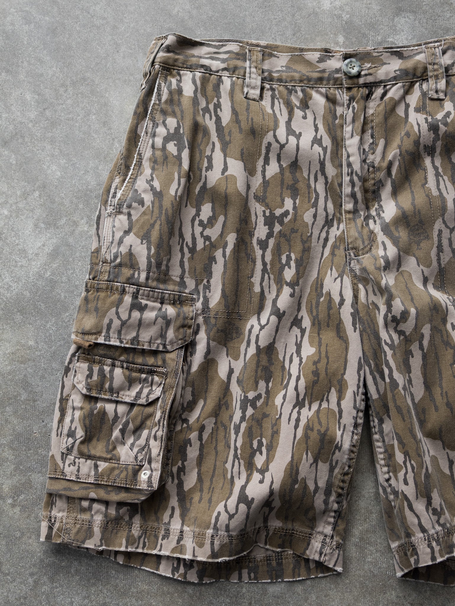 Vintage Camo Mossy Oak Cargo Shorts (W34)