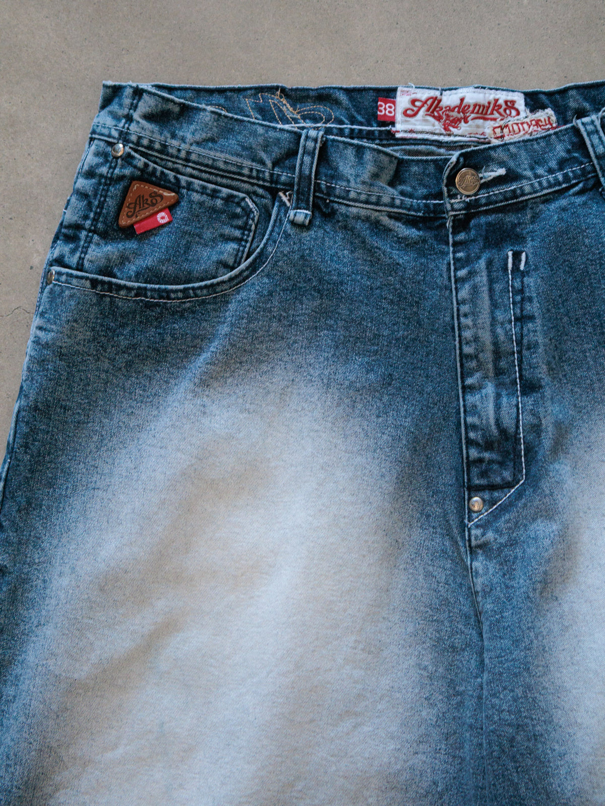Vintage 00s Blue Akademiks Denim Shorts (W38)