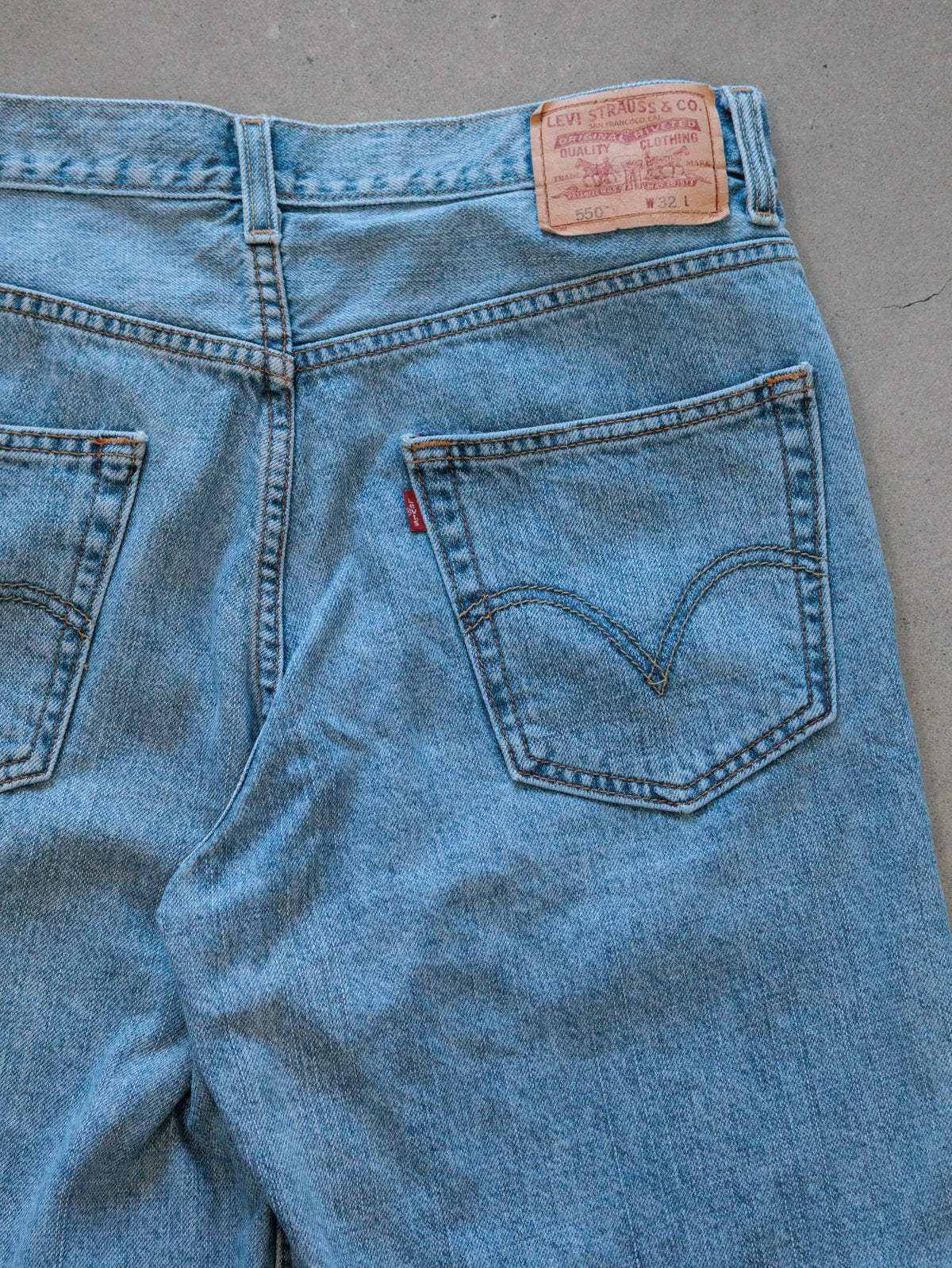Vintage Levi's 550 Denim Shorts (W32)