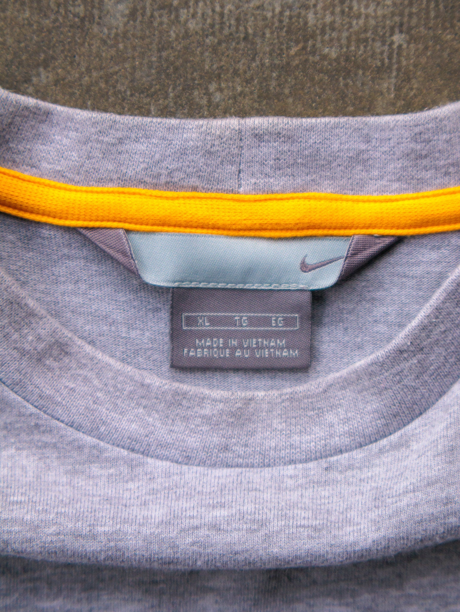Vintage 00s Grey Nike Swoosh Stripe Tee (XL)