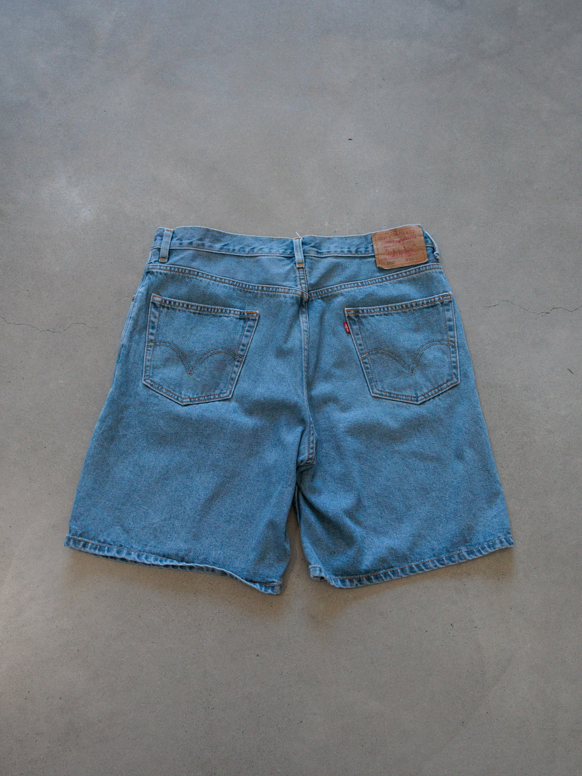 Vintage 00s Blue Levi's 550 Denim Shorts (W36)