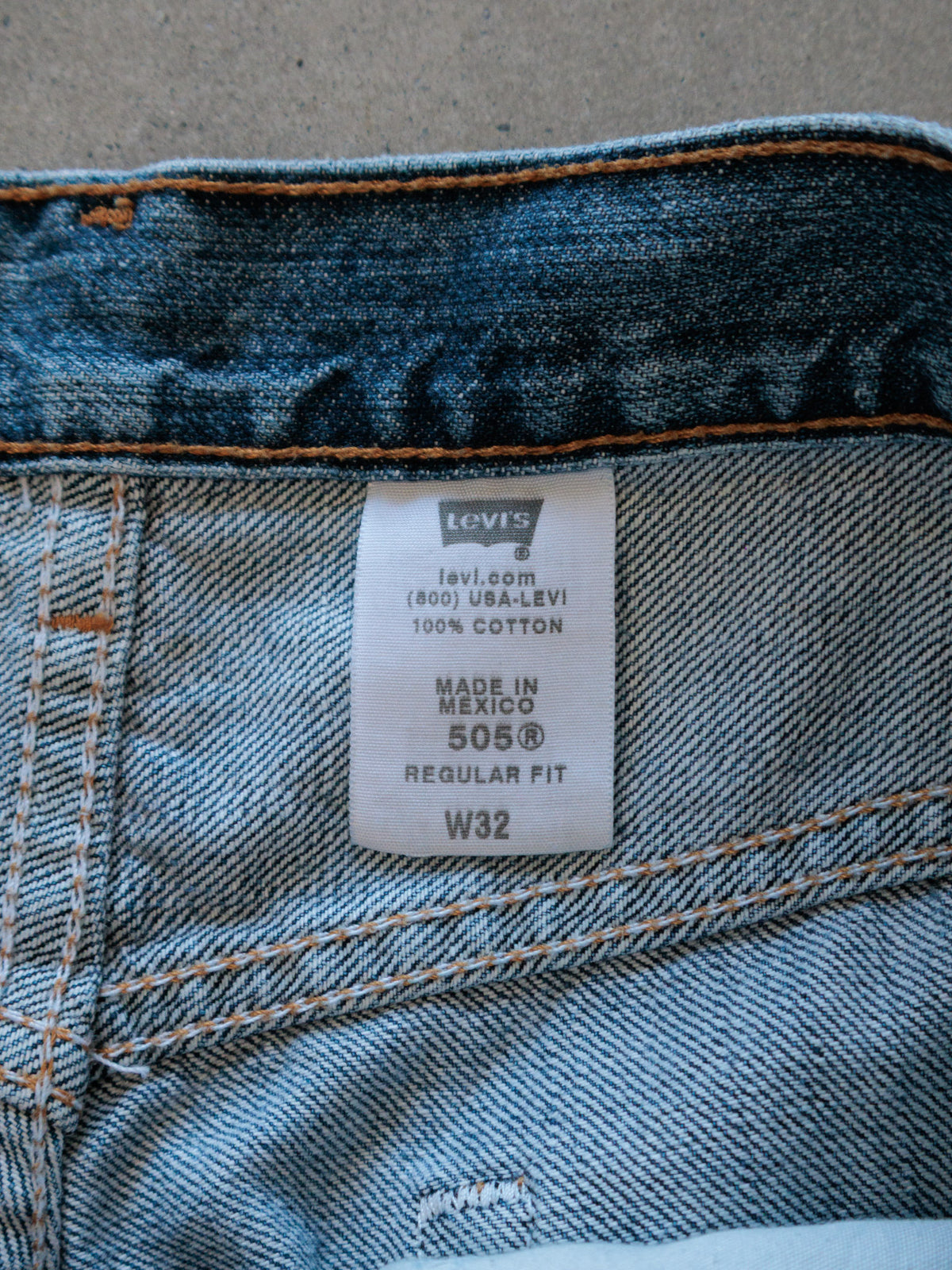 Vintage Blue Levi's 505 Denim Shorts (W32)