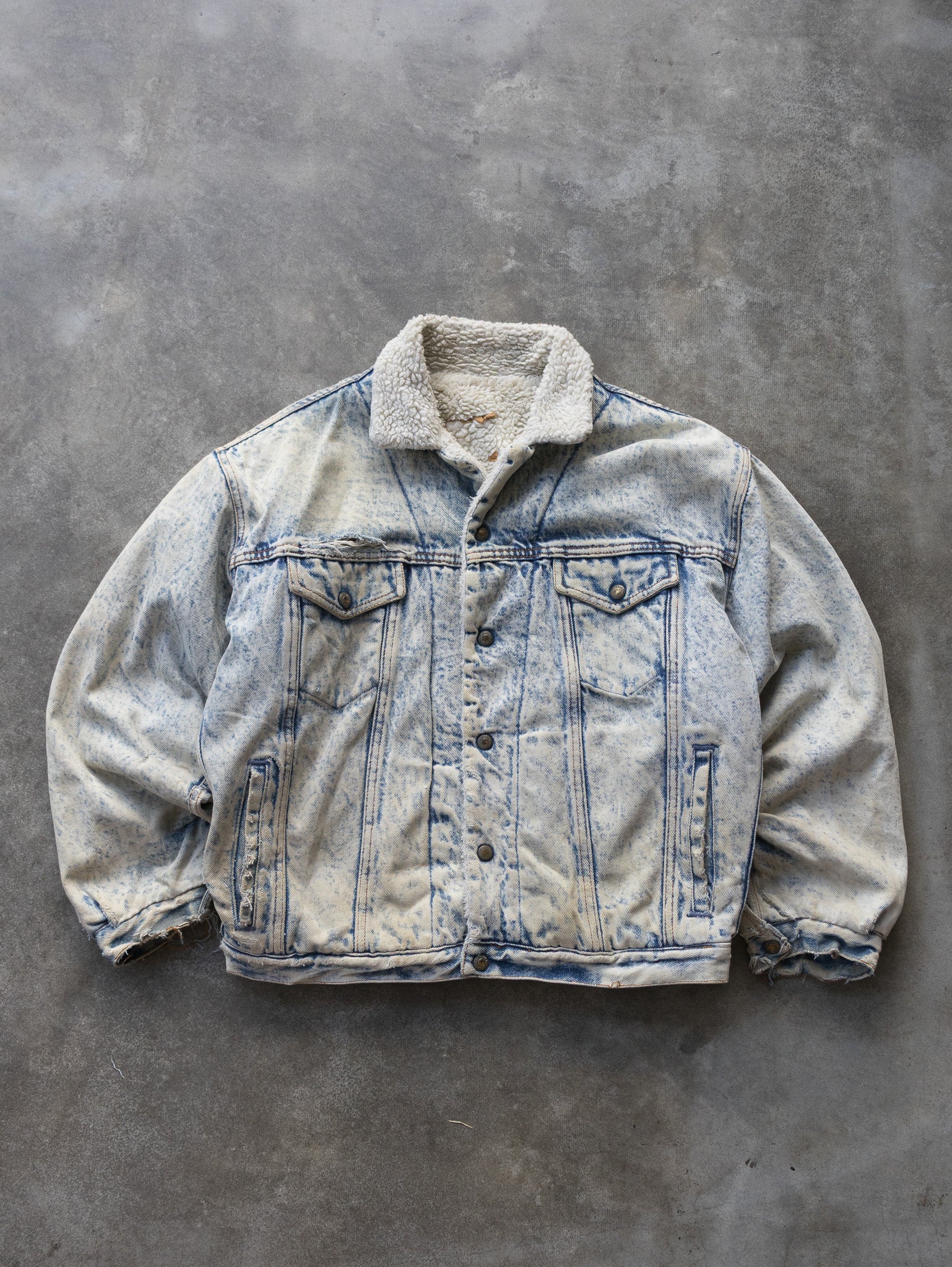 Vintage Acid Wash Sherpa Lined Denim Jacket (L)
