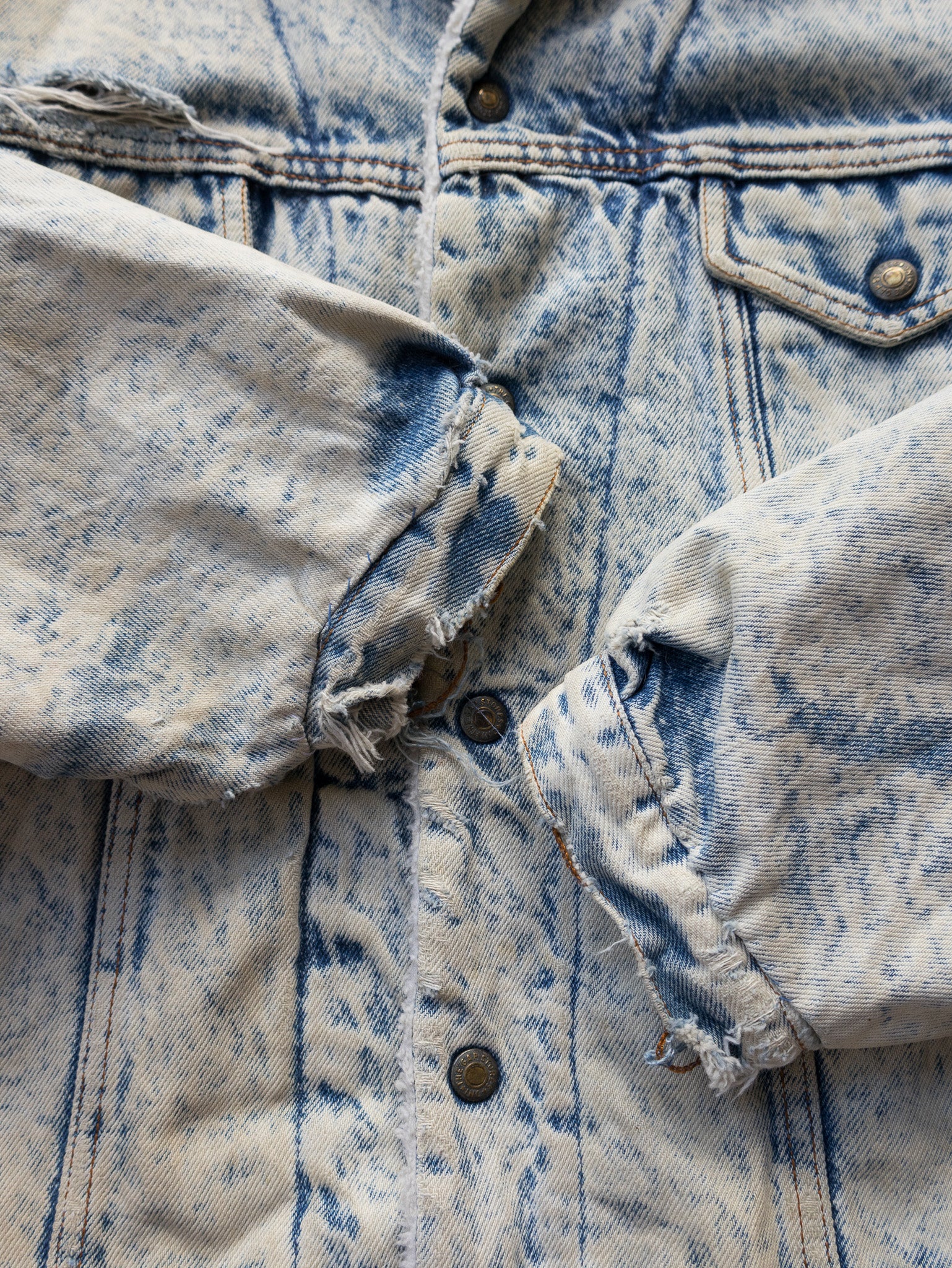Vintage Acid Wash Sherpa Lined Denim Jacket (L)