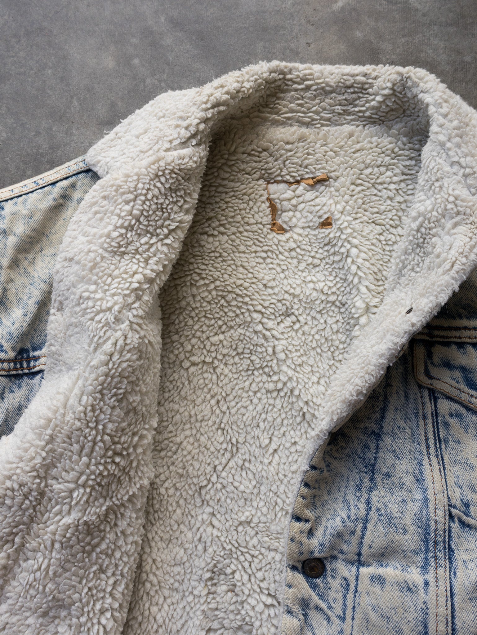 Vintage Acid Wash Sherpa Lined Denim Jacket (L)