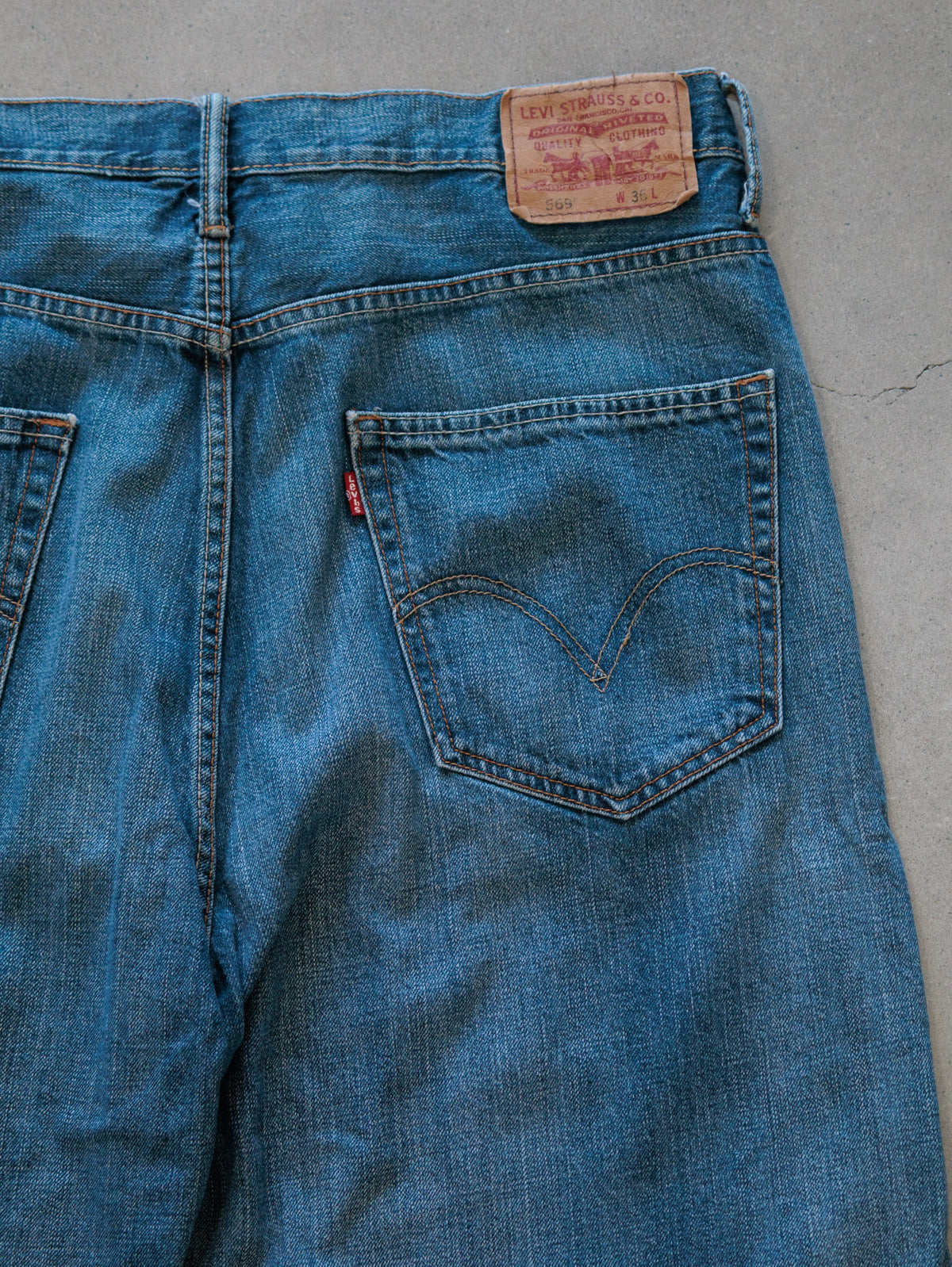 Vintage 00s Blue Levi's Shorts (W36)