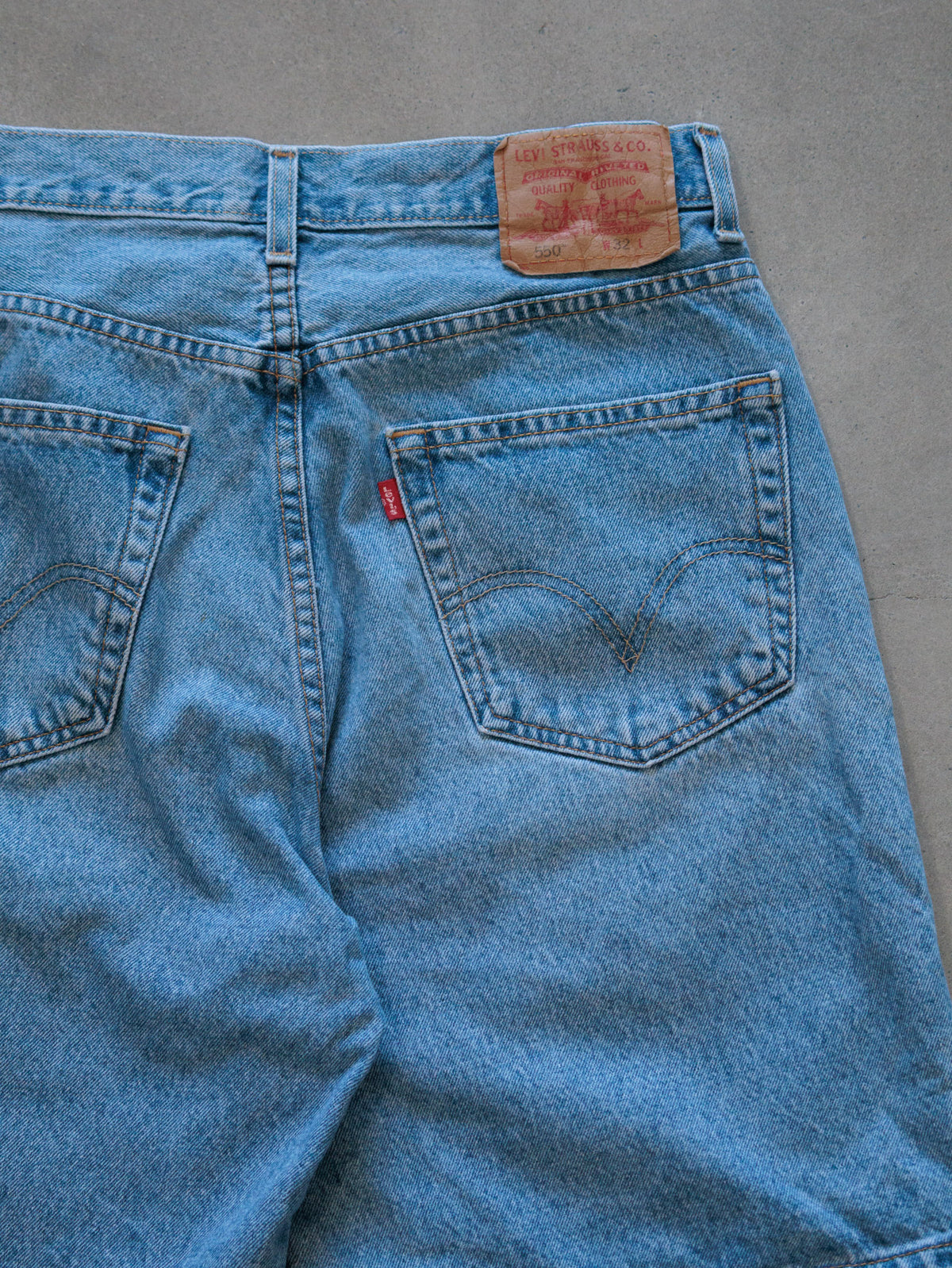 Vintage 00s Blue Levi's 550 Denim Shorts (W32)