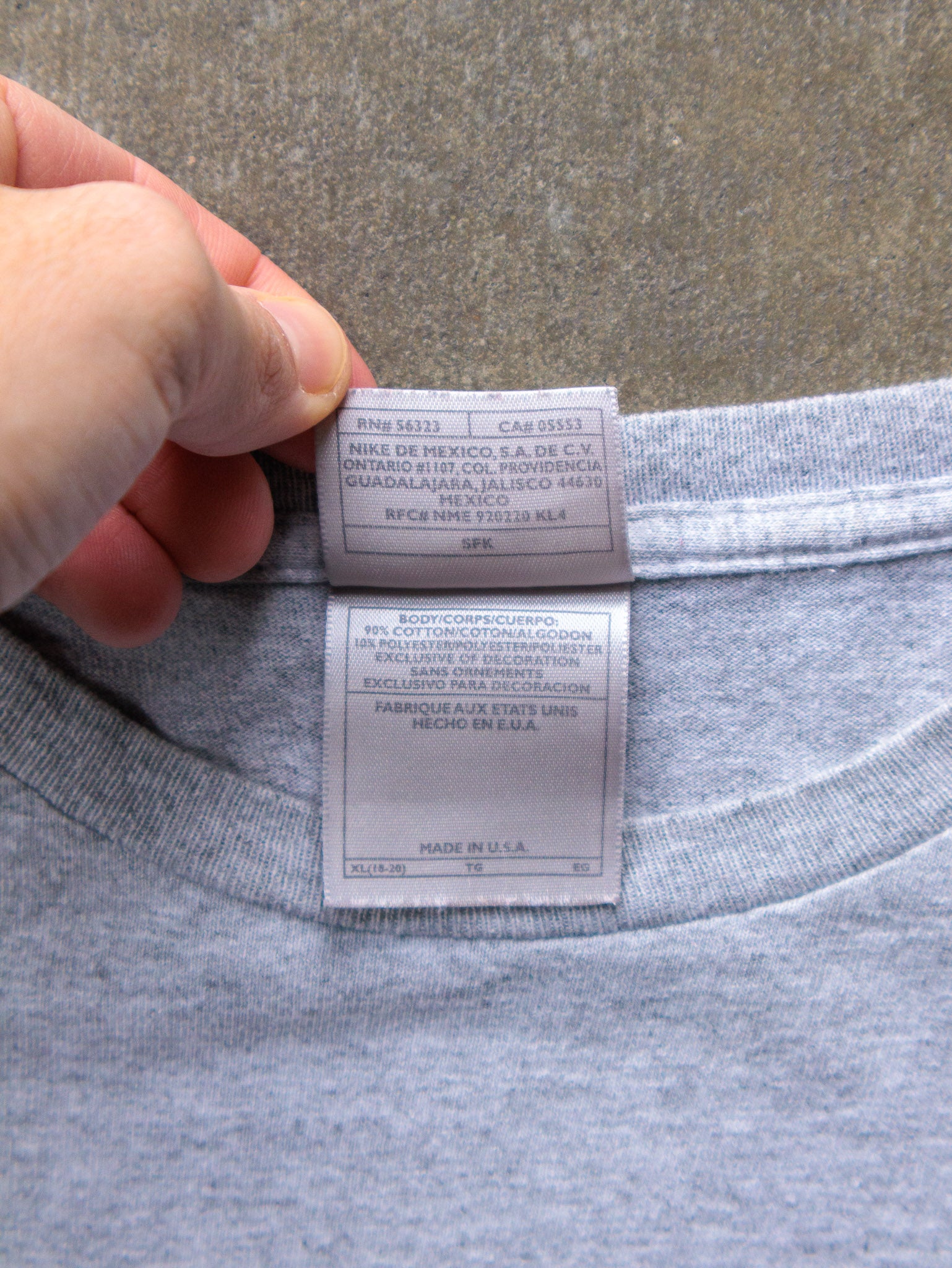 Vintage 00s Grey Nike Graphic Tee (XL)