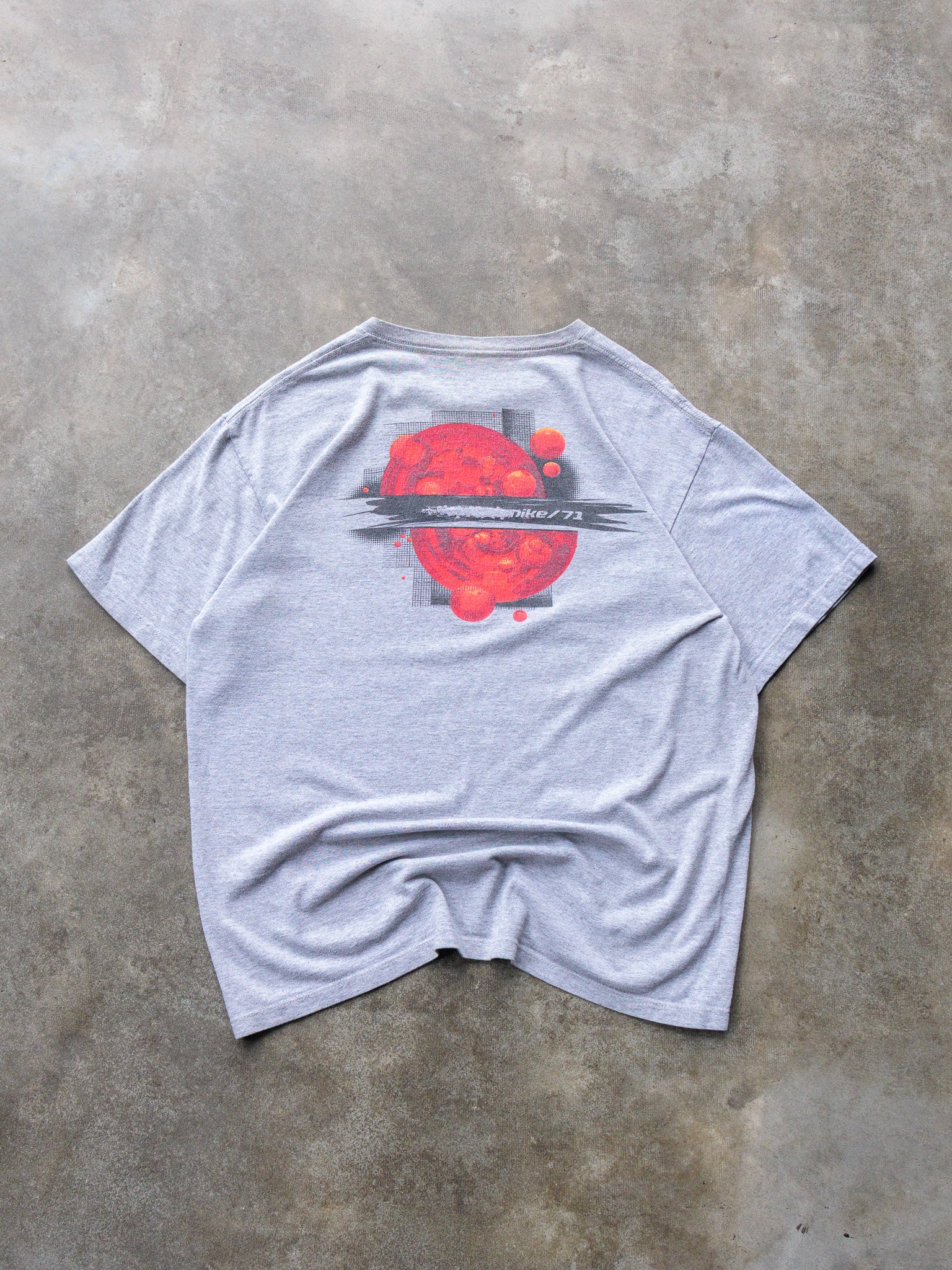 Vintage 00s Grey Nike Graphic Tee (XL)