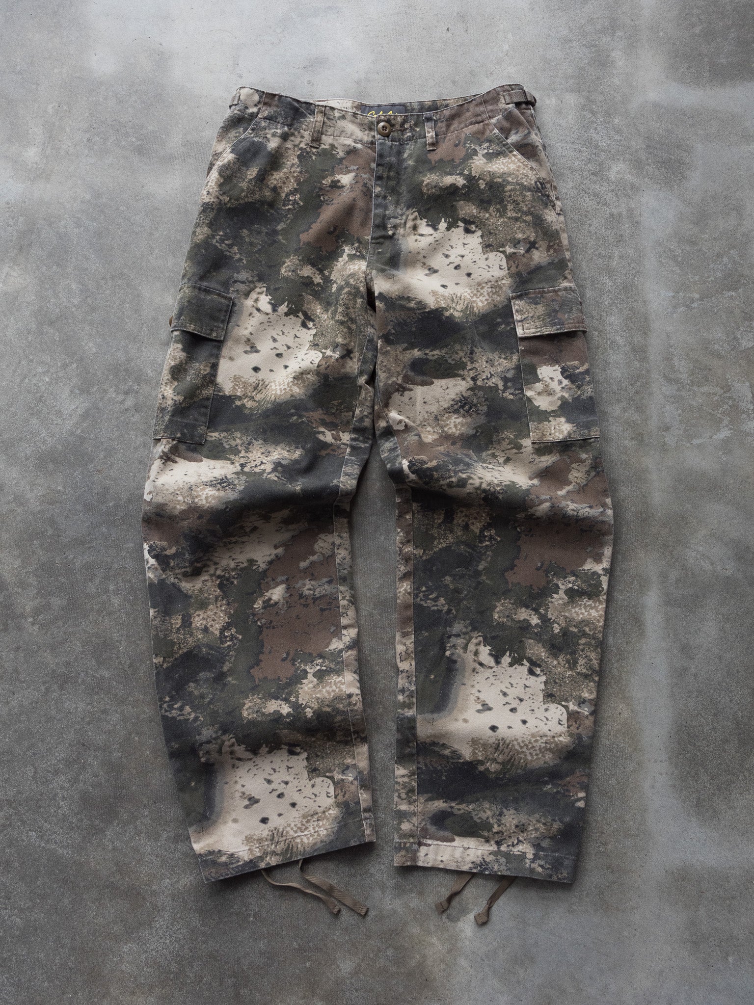 Vintage Cabela’s Camo Cargo Pants (W32)