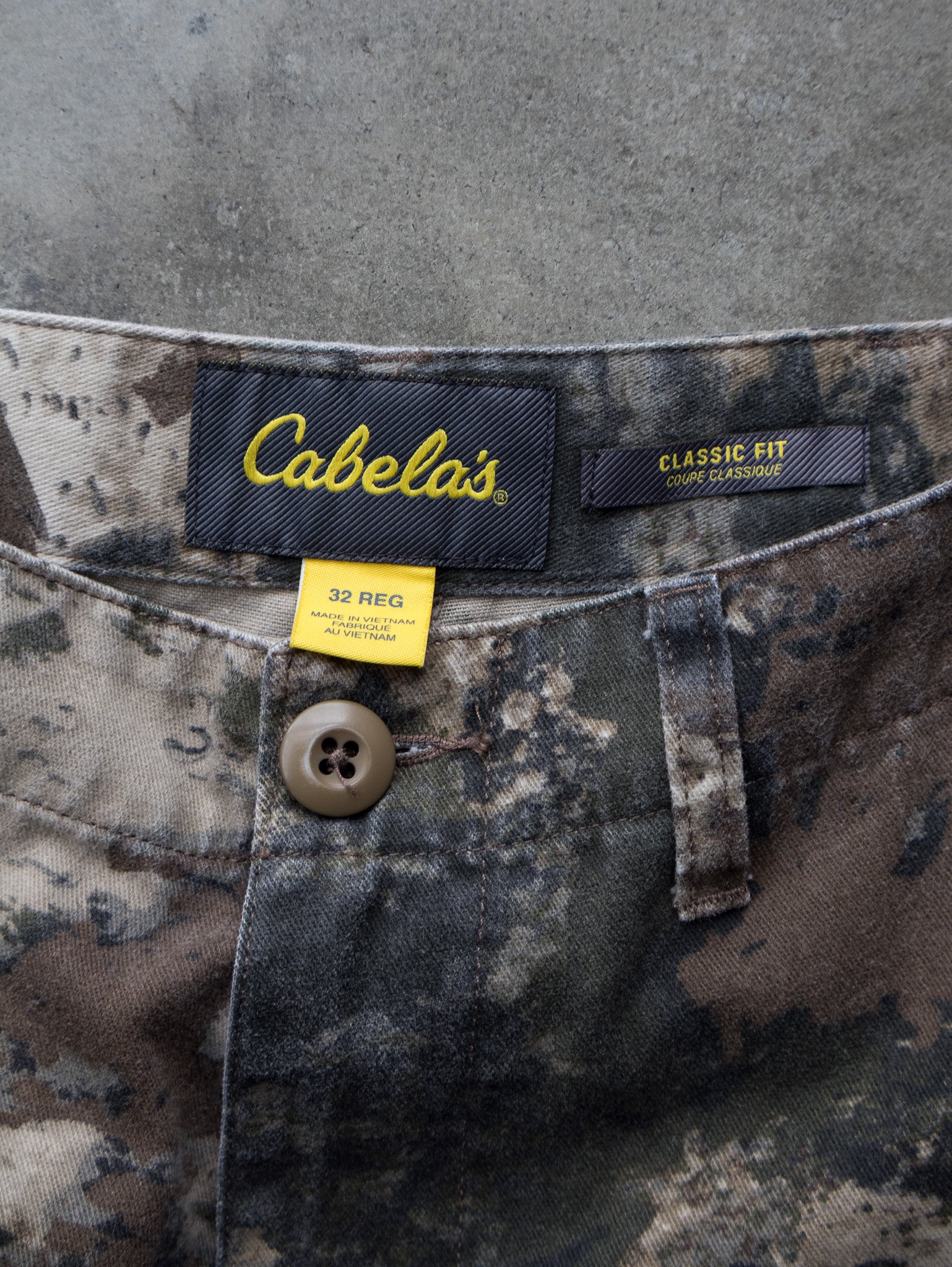 Vintage Cabela’s Camo Cargo Pants (W32)