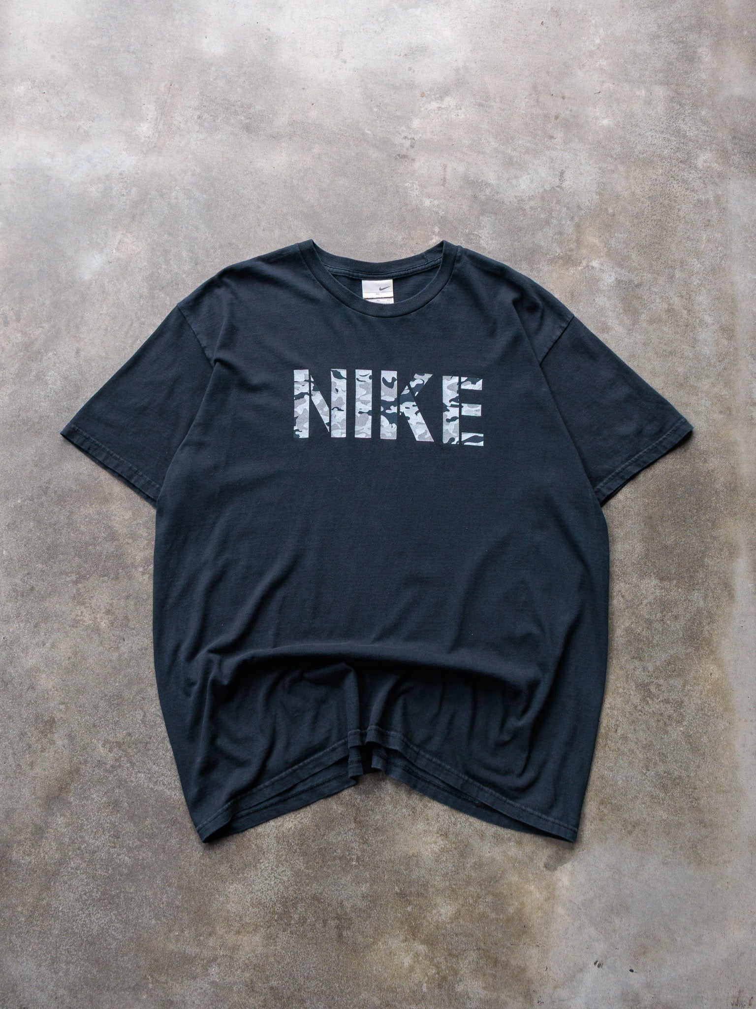 Vintage 00s Black Nike Camo Spell Out Tee (XL)