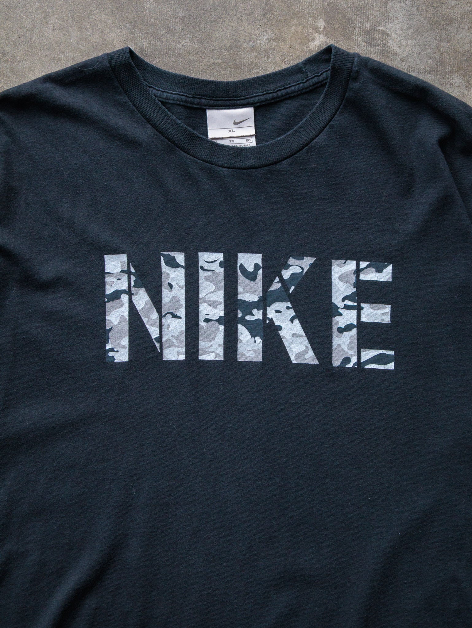 Vintage 00s Black Nike Camo Spell Out Tee (XL)