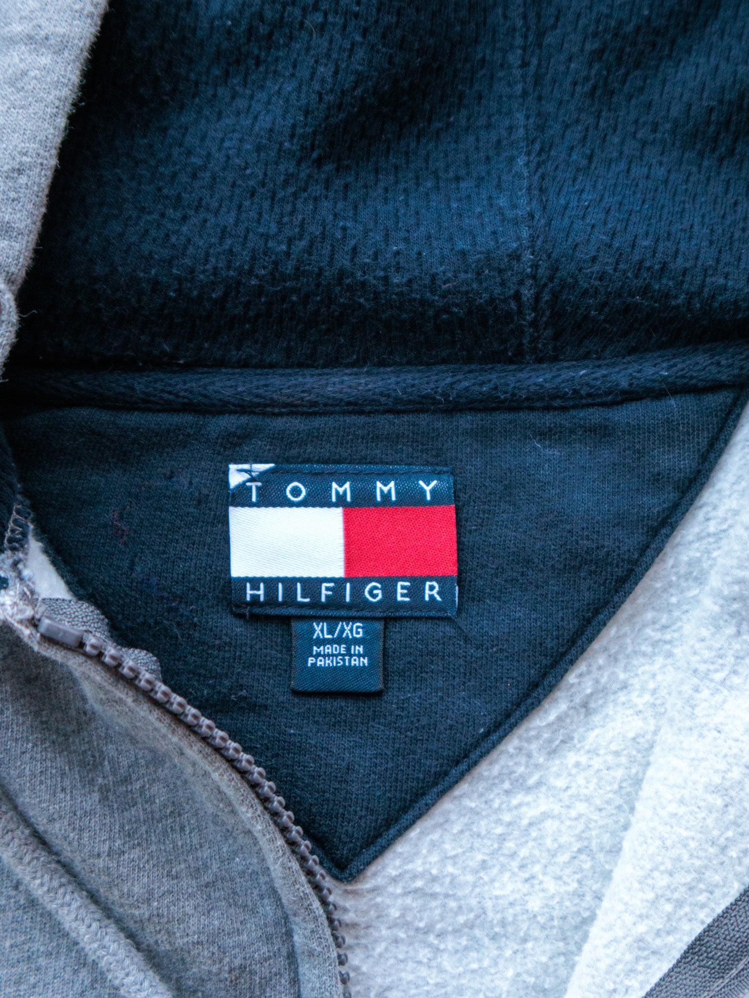 Vintage 00s Grey Tommy Hilfiger Zip Up Hoodie (XL)