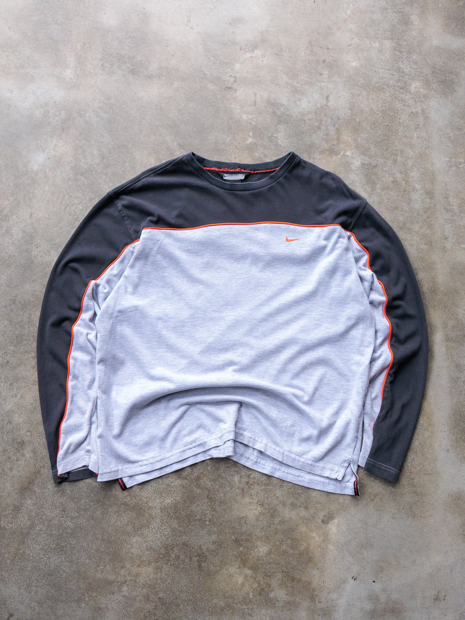 Vintage 00s Grey & Black Nike Swoosh Long Sleeve (L)