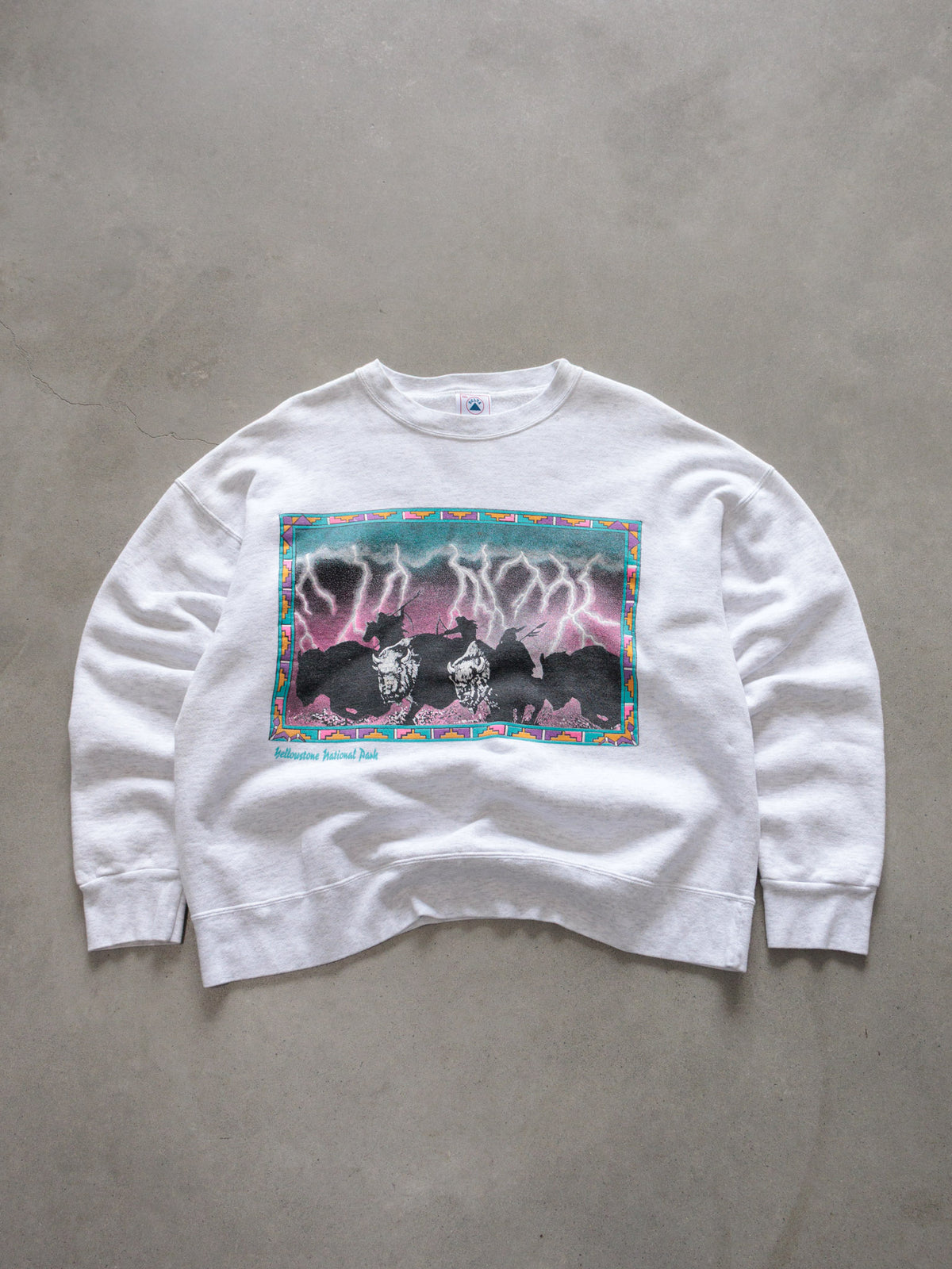 Vintage 90s White Yellowstone National Park Bison Sweatshirt (2XL)