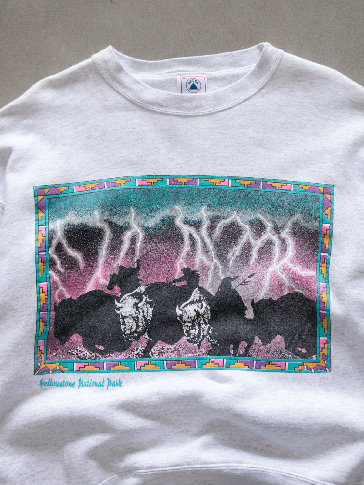 Vintage 90s White Yellowstone National Park Bison Sweatshirt (2XL)