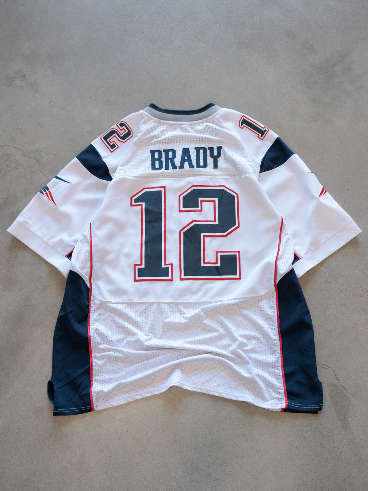 Vintage White Nike New England Patriots Brady Jersey (XL)