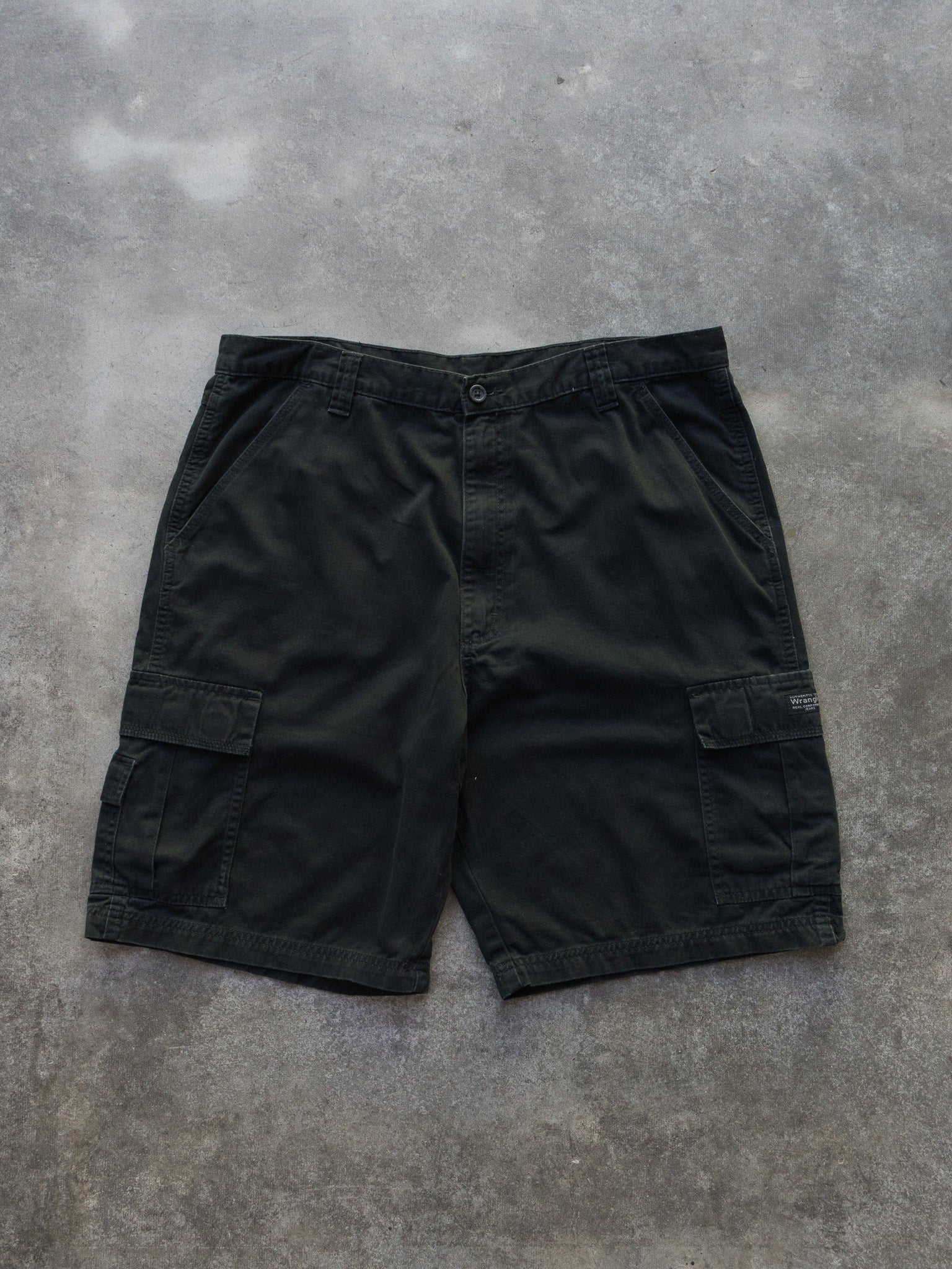 Vintage Black Wrangler Cargo Shorts (W36)