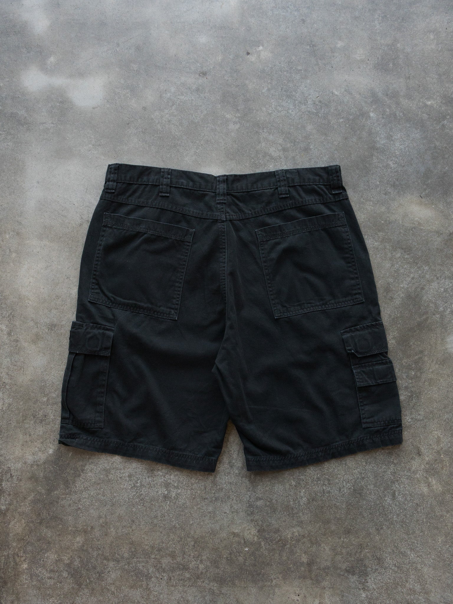 Vintage Black Wrangler Cargo Shorts (W36)