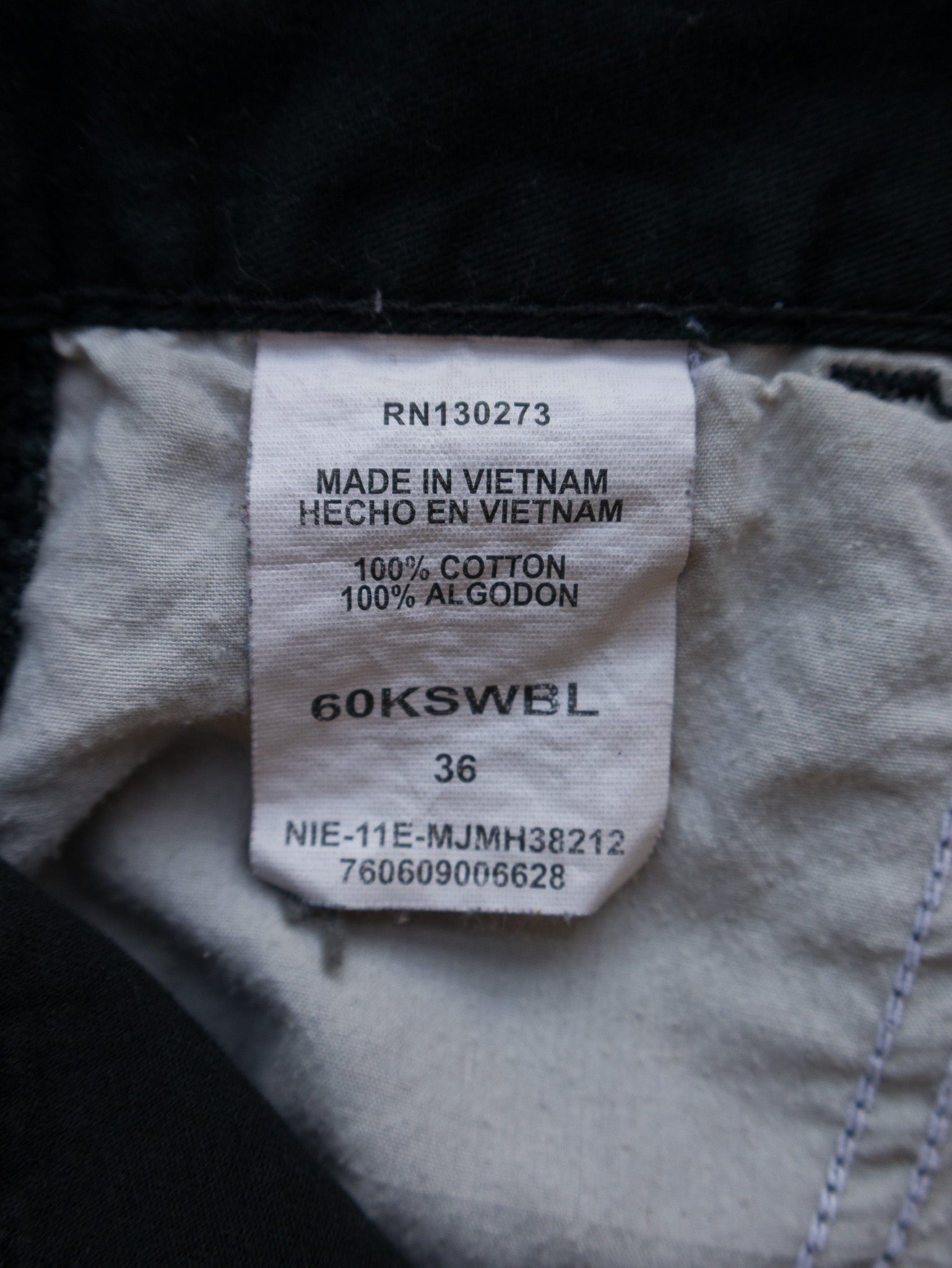 Vintage Black Wrangler Cargo Shorts (W36)