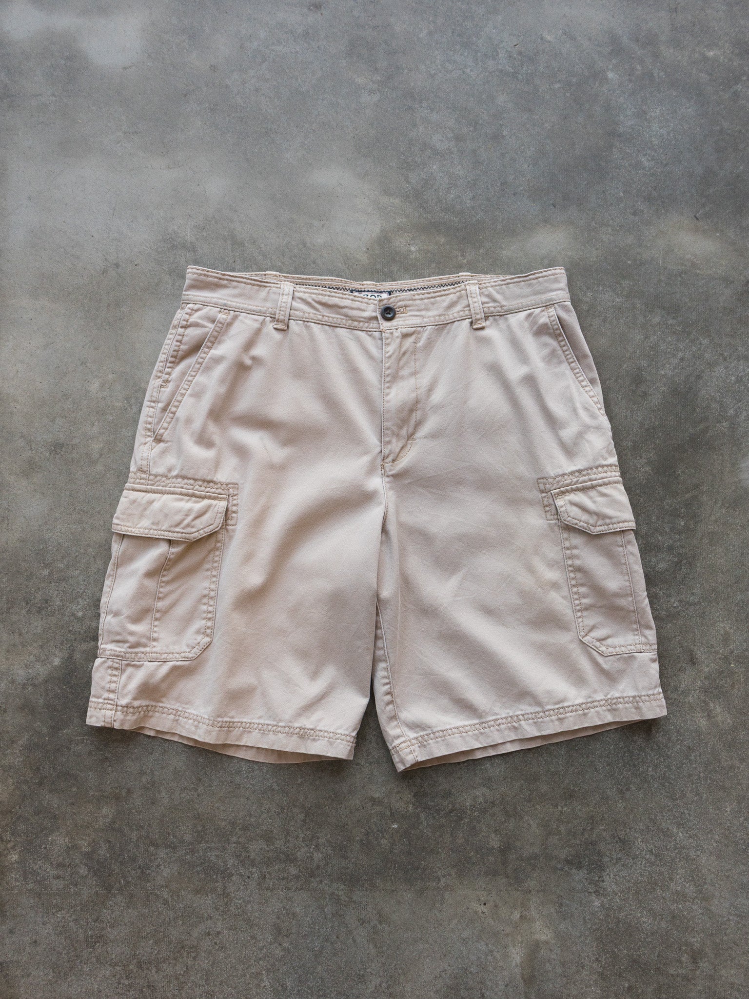 Vintage Beige IZOD Cargo Shorts (W34)