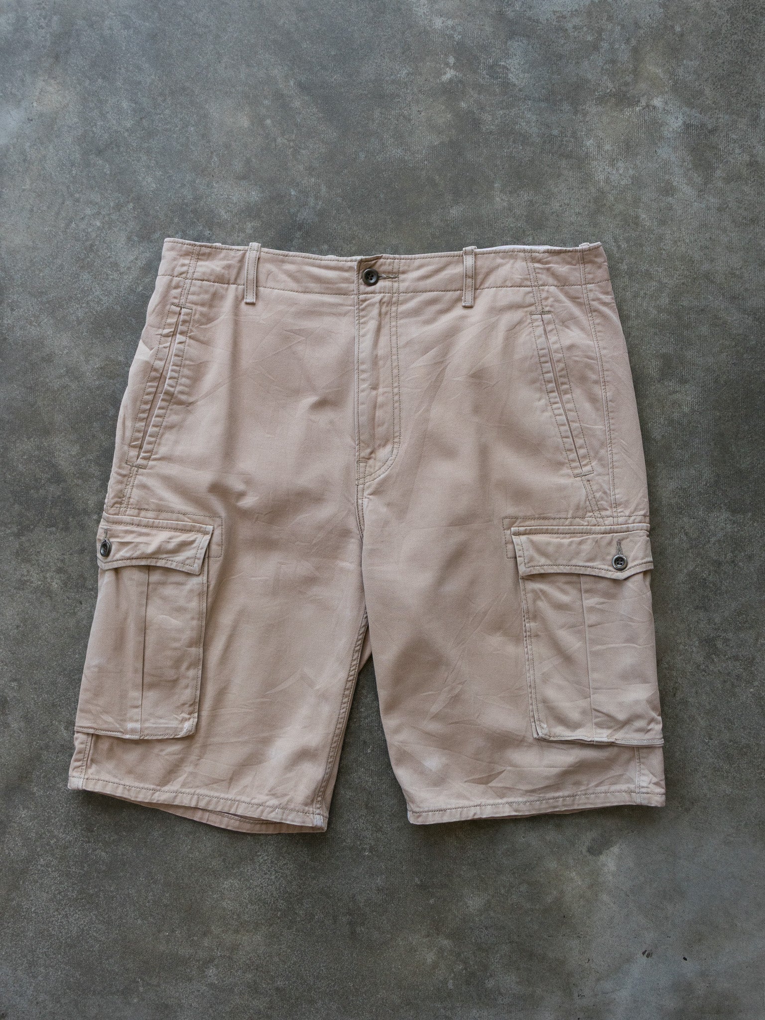 Vintage Tan Levi's Cargo Shorts (W36)