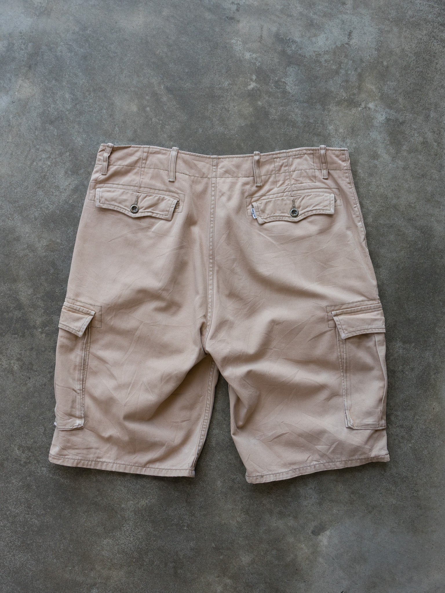 Vintage Tan Levi's Cargo Shorts (W36)