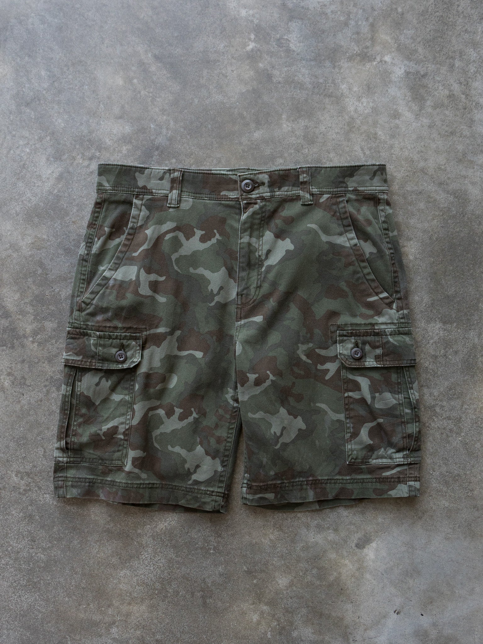 Vintage 00s Camo St John's Bay Cargo Shorts (W36)