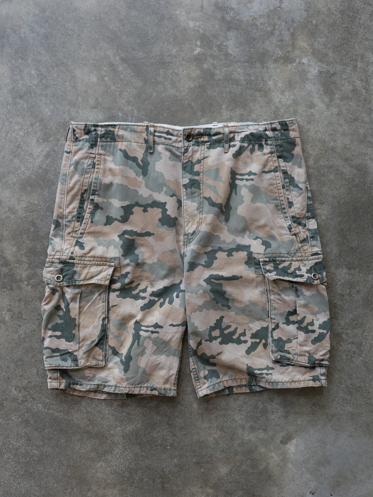 Vintage Camo Levi's Cargo Shorts (W34)