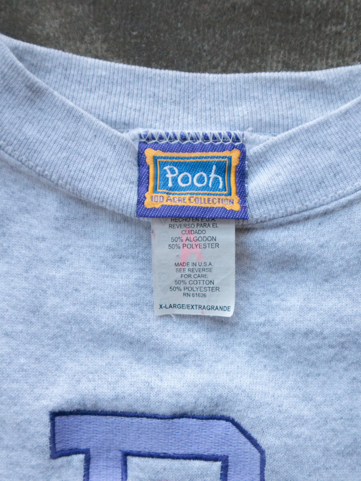 Vintage 90s Light Grey Winnie the Pooh Sweatshirt (XL)