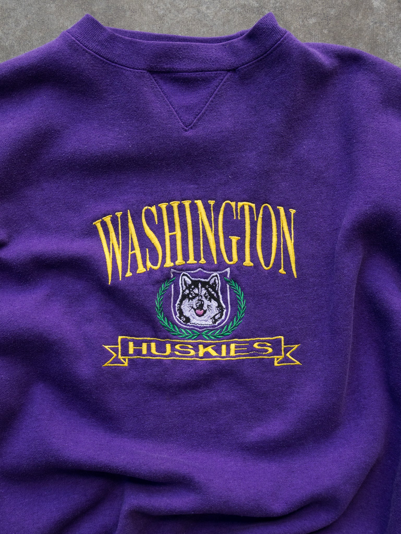 Vintage 90s Purple Washington Huskies Sweatshirt (M)