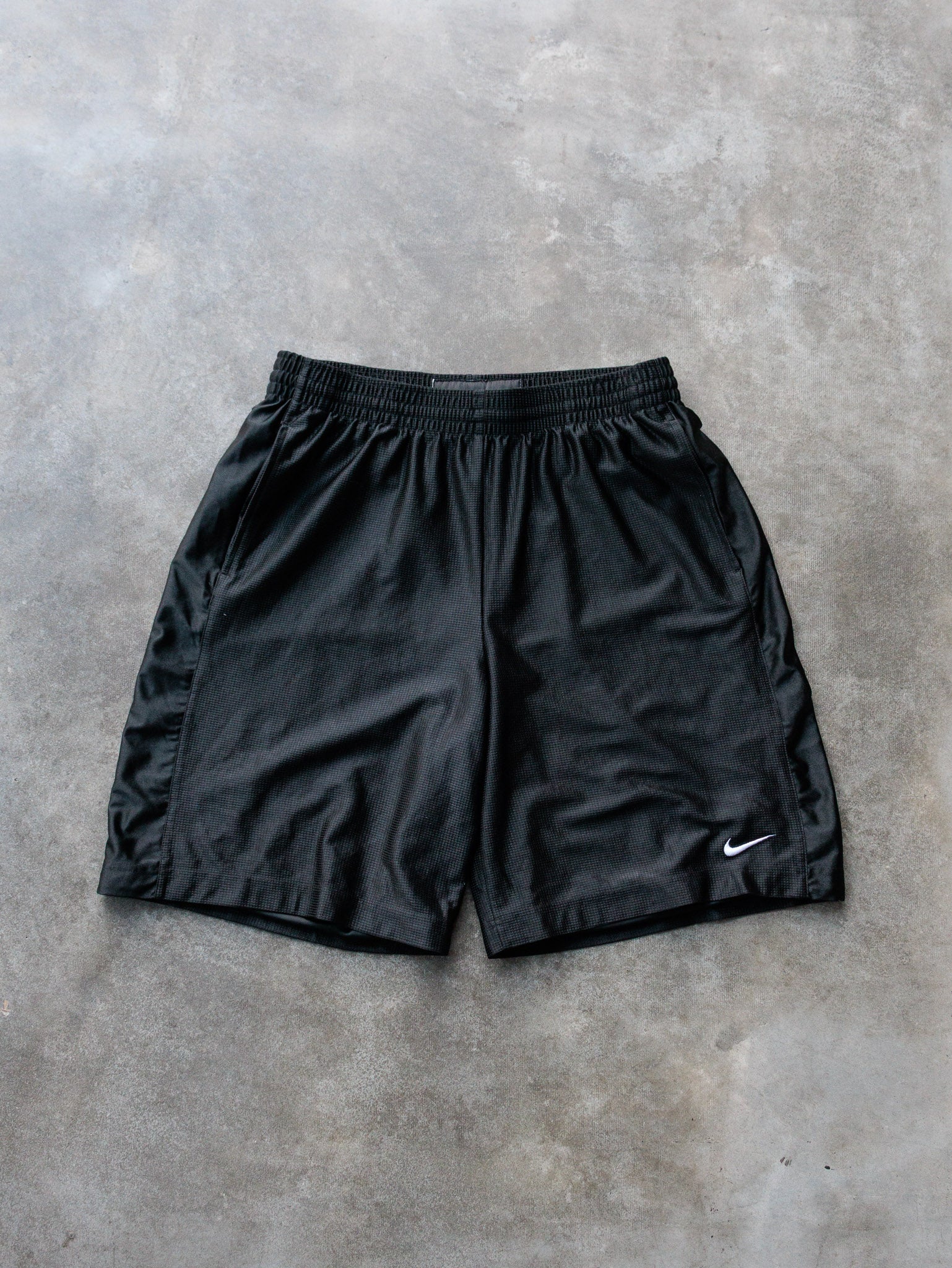 Vintage 00s Black Nike Basketball Shorts (XL)