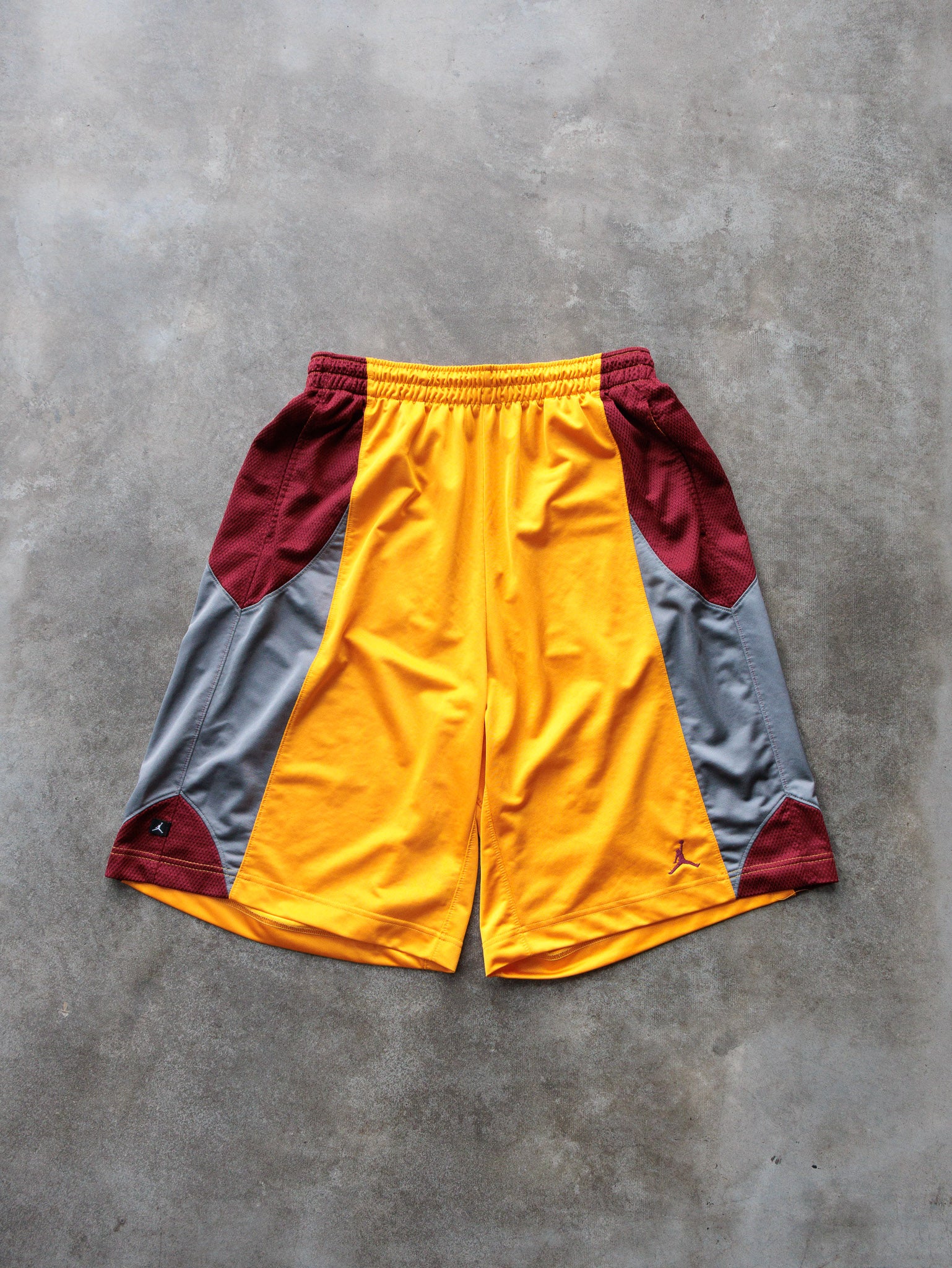 Vintage 00s Yellow & Burgundy Jordan Basketball Shorts (XL)