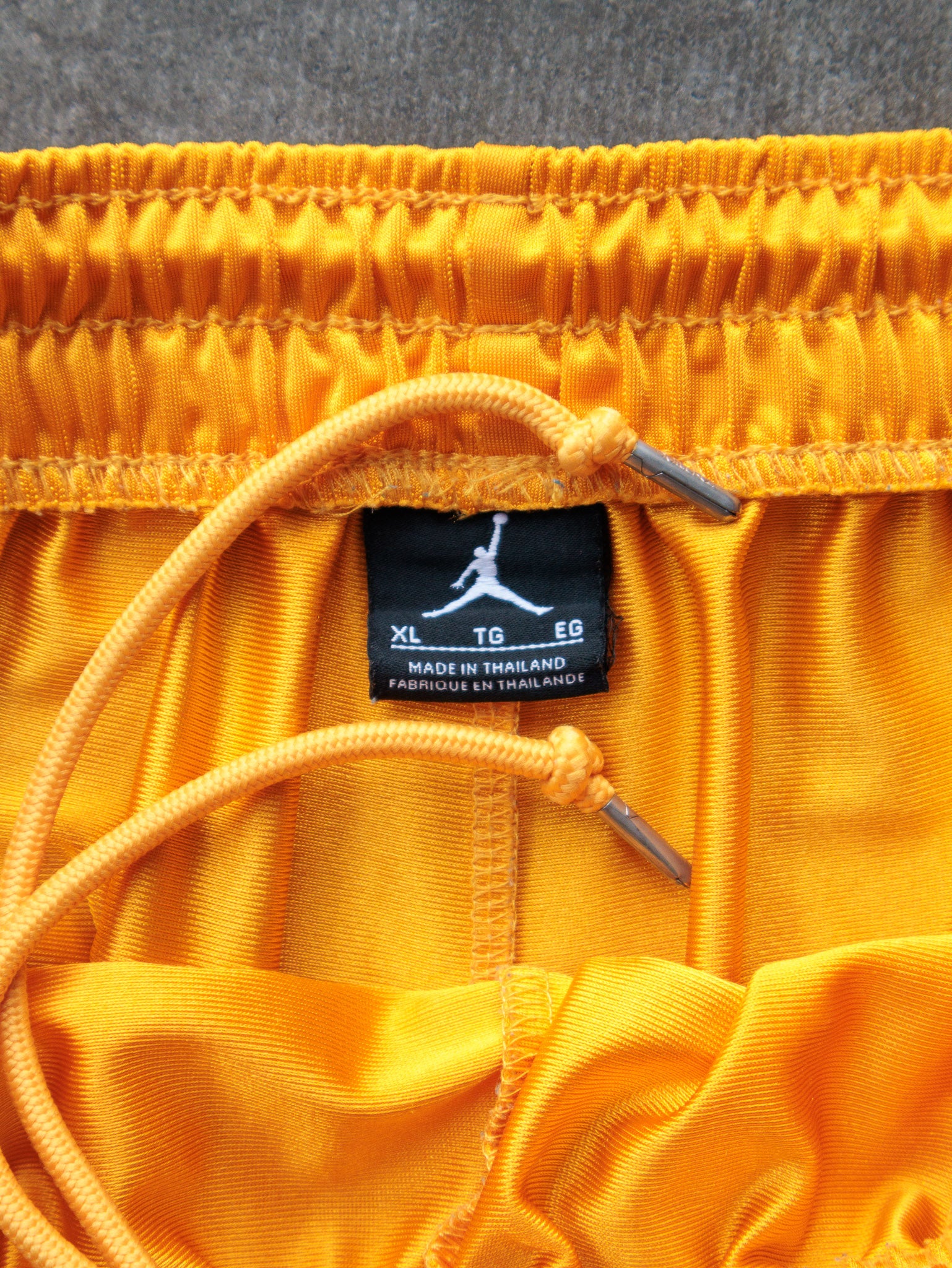 Vintage 00s Yellow & Burgundy Jordan Basketball Shorts (XL)